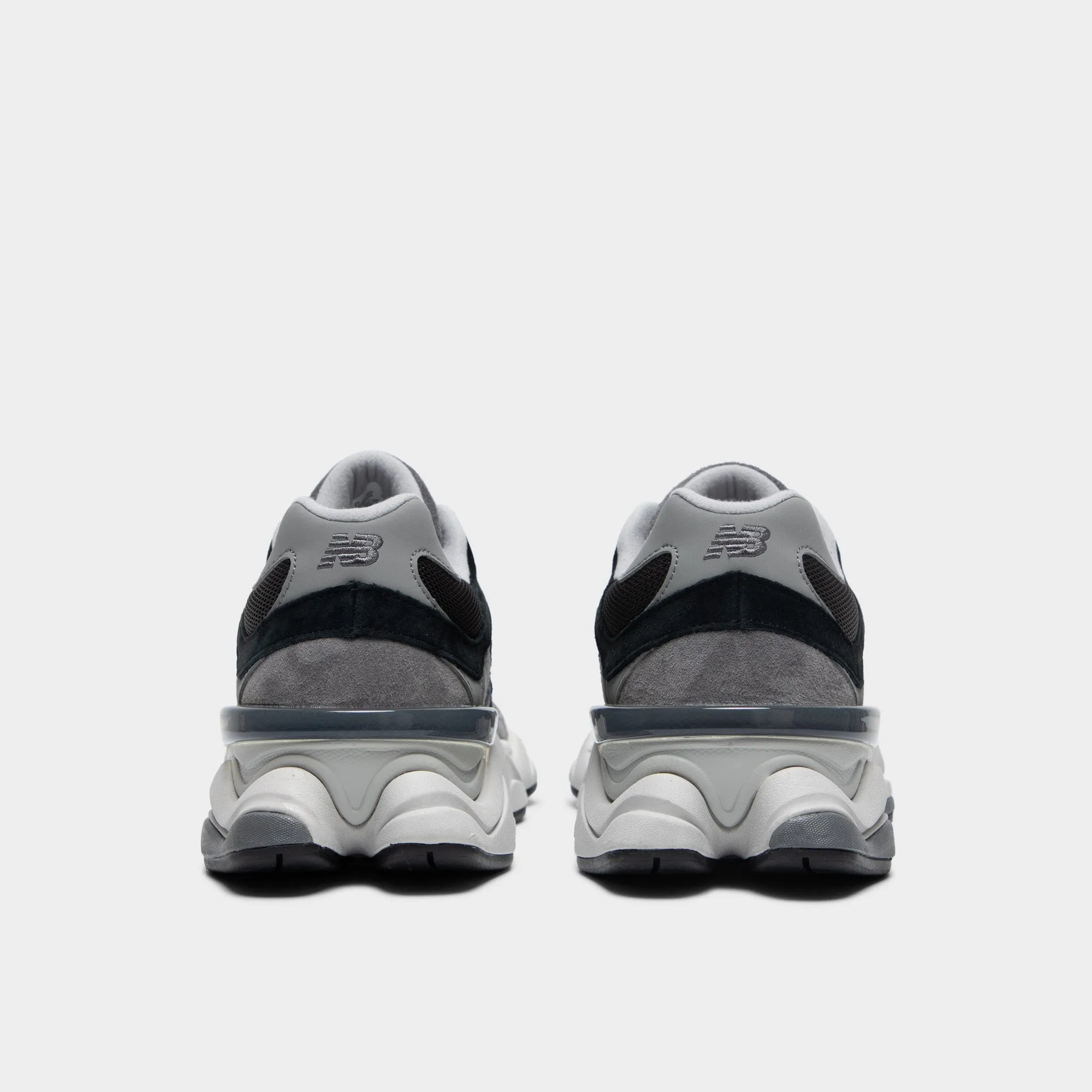 Energy Boost Muscle Aid New Balance 9060 Black / Grey