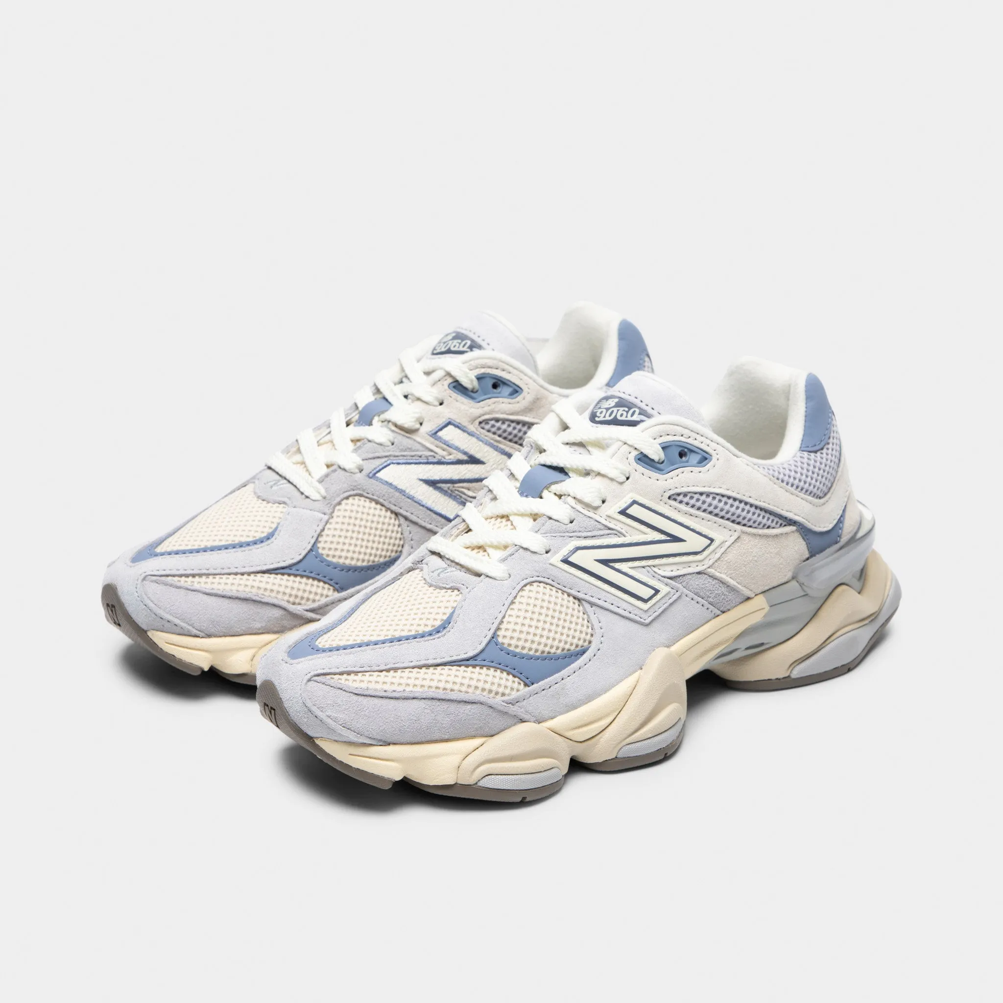 Satin Glow Weekend Casual New Balance 9060 Pearl Grey / Linen