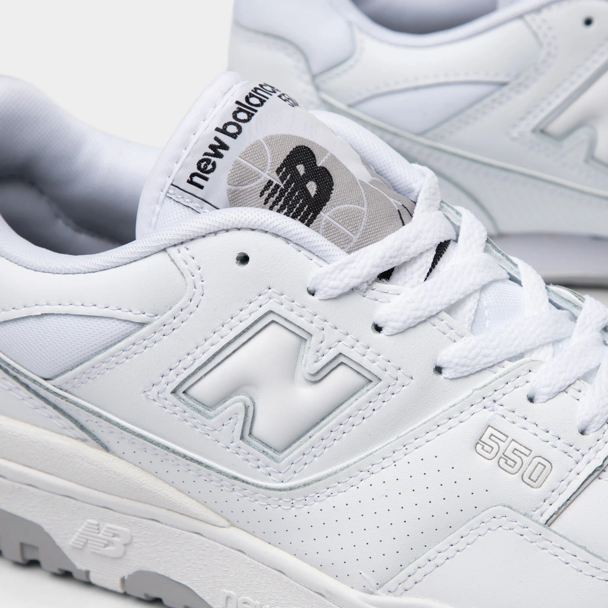 Elegant Mood New Balance BB550PB1 White / White