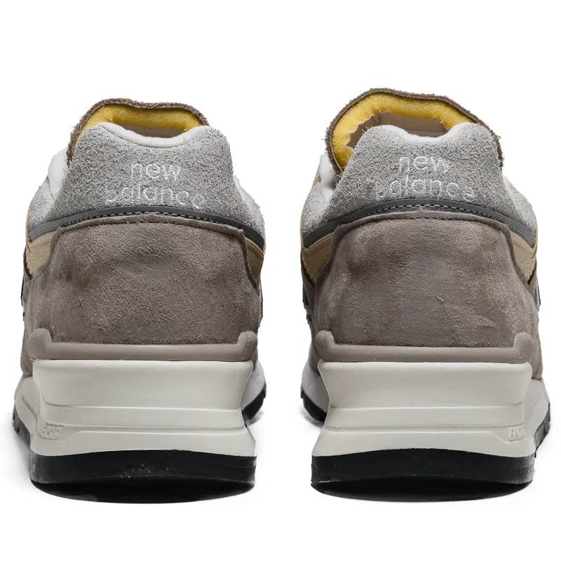 Ground Feel New Balance Made in USA 997 - Light Mushroom/Mirage Grey