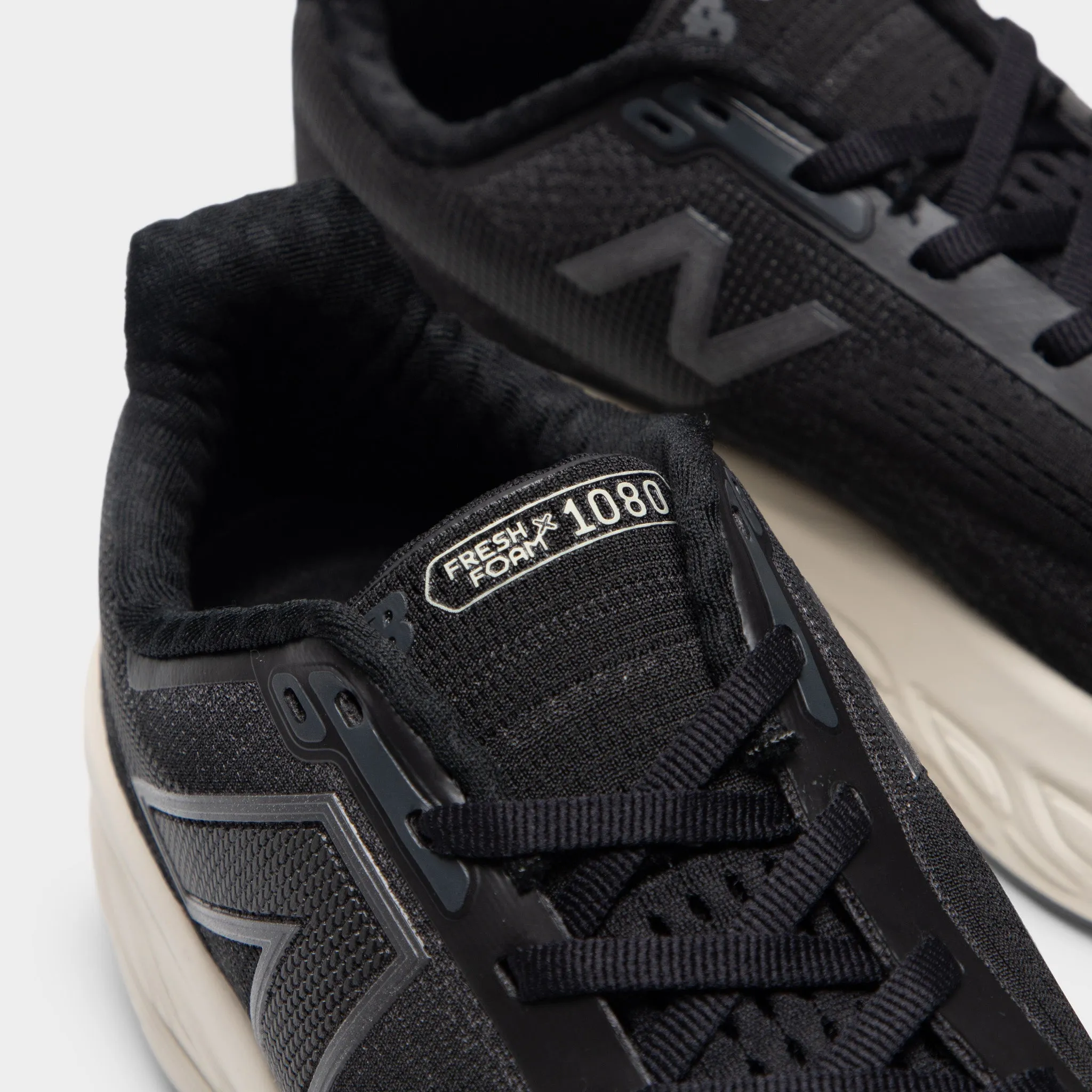Modern Feel New Balance Women's Fresh Foam X 1080v14 Black / Phantom