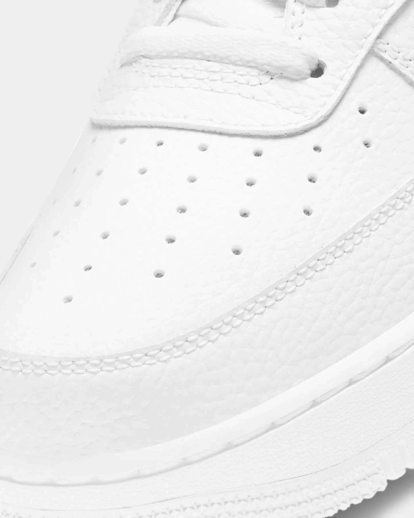 Ventilated Nike Air Force 1 '07 White/Black