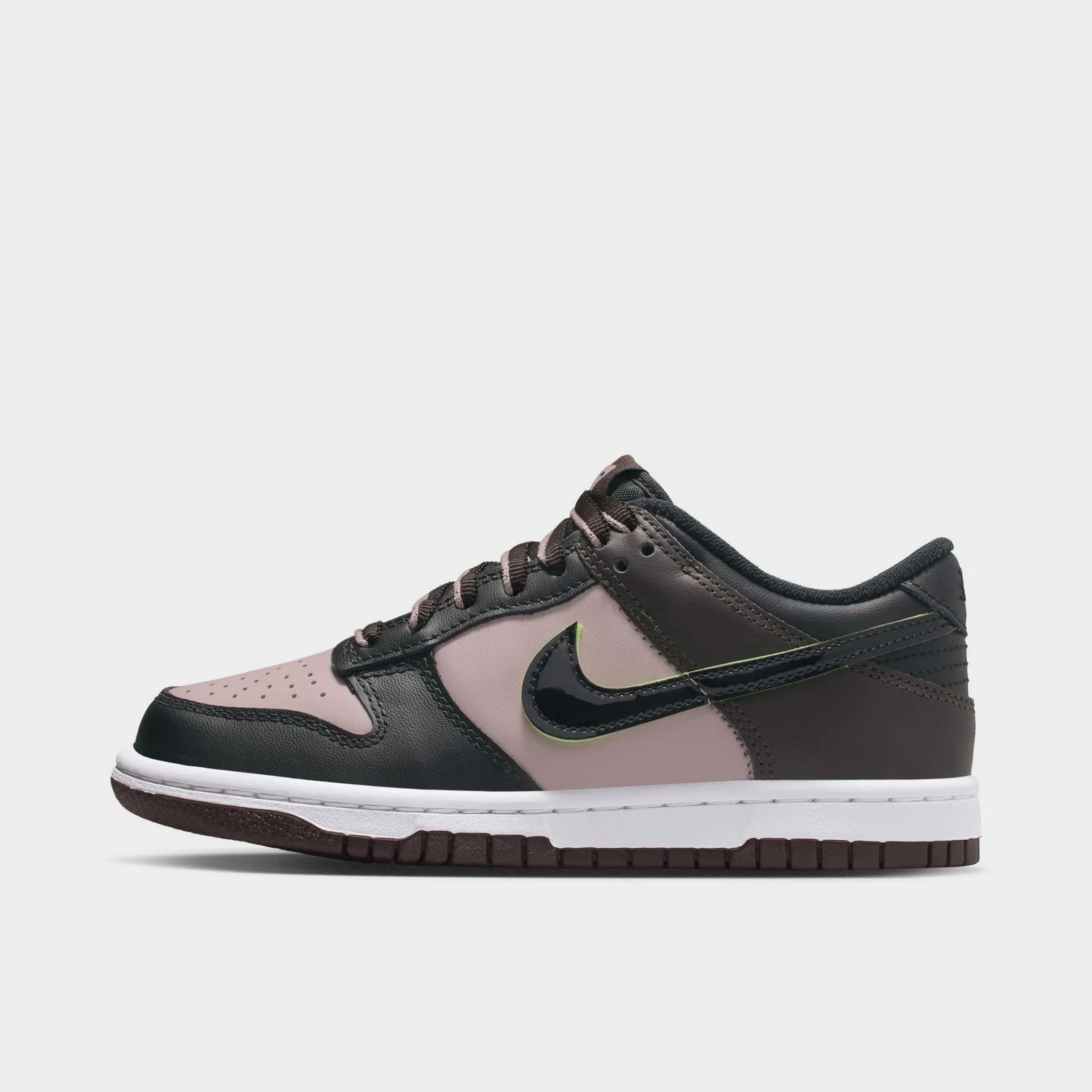 Travel Gear Suede Finish Nike Dunk Low SE GS Particle Rose / Black