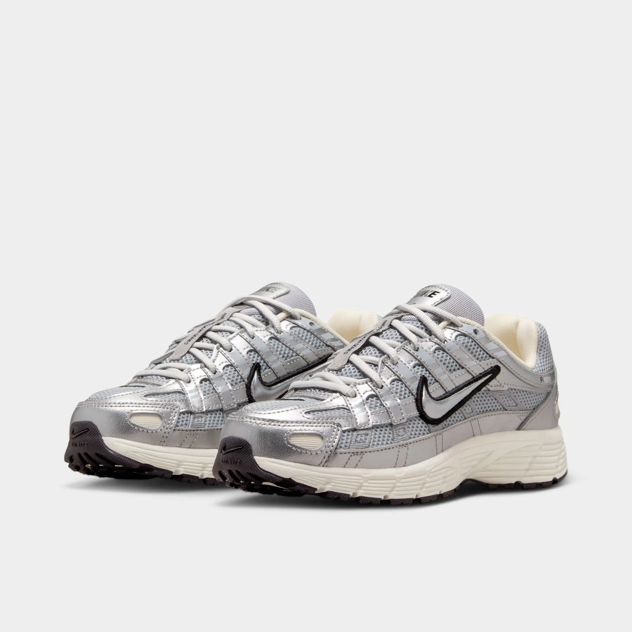 Valley Run Foot Balance Nike P-6000 GS Metallic Silver / Black