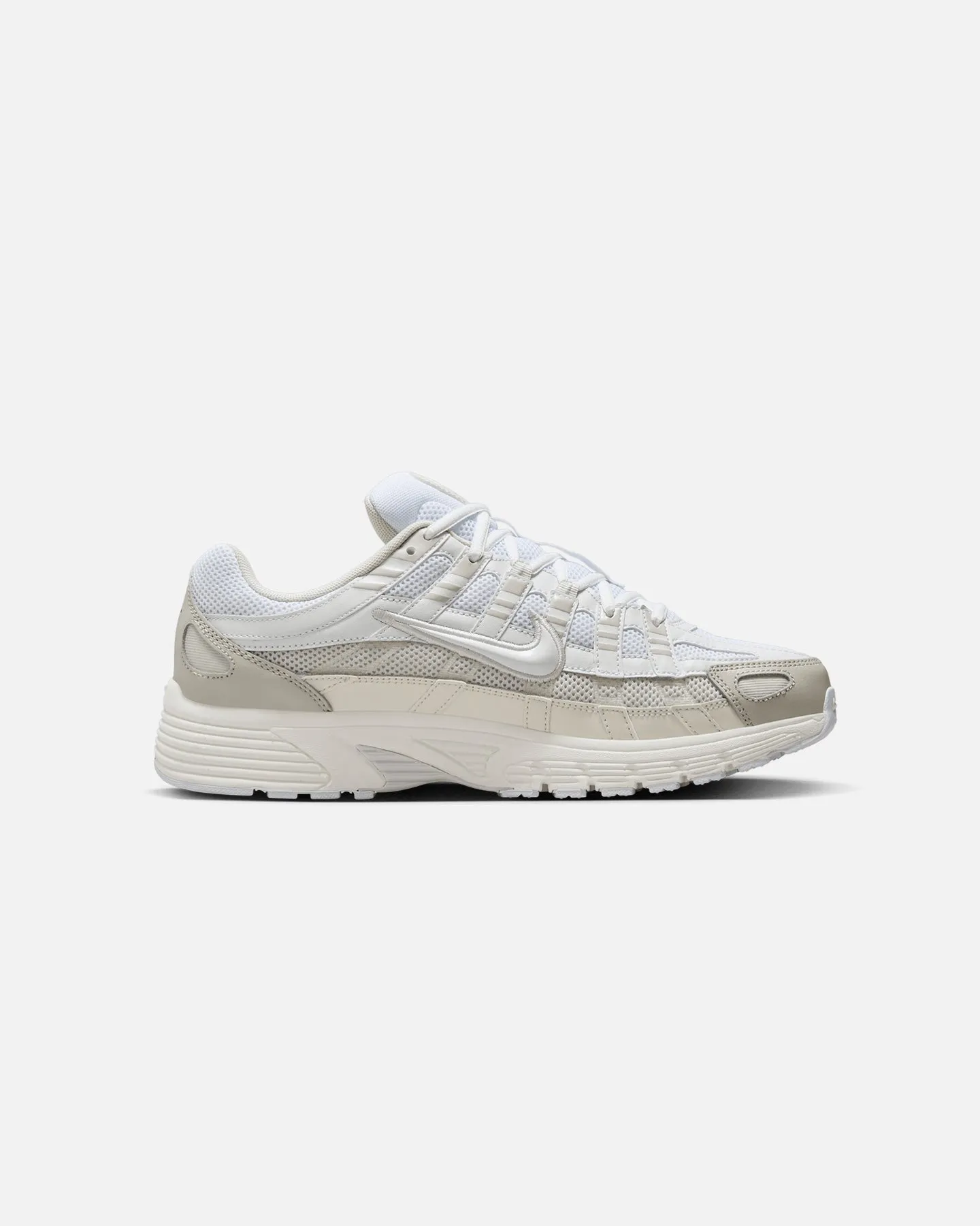 Travel Must Nike P-6000 White