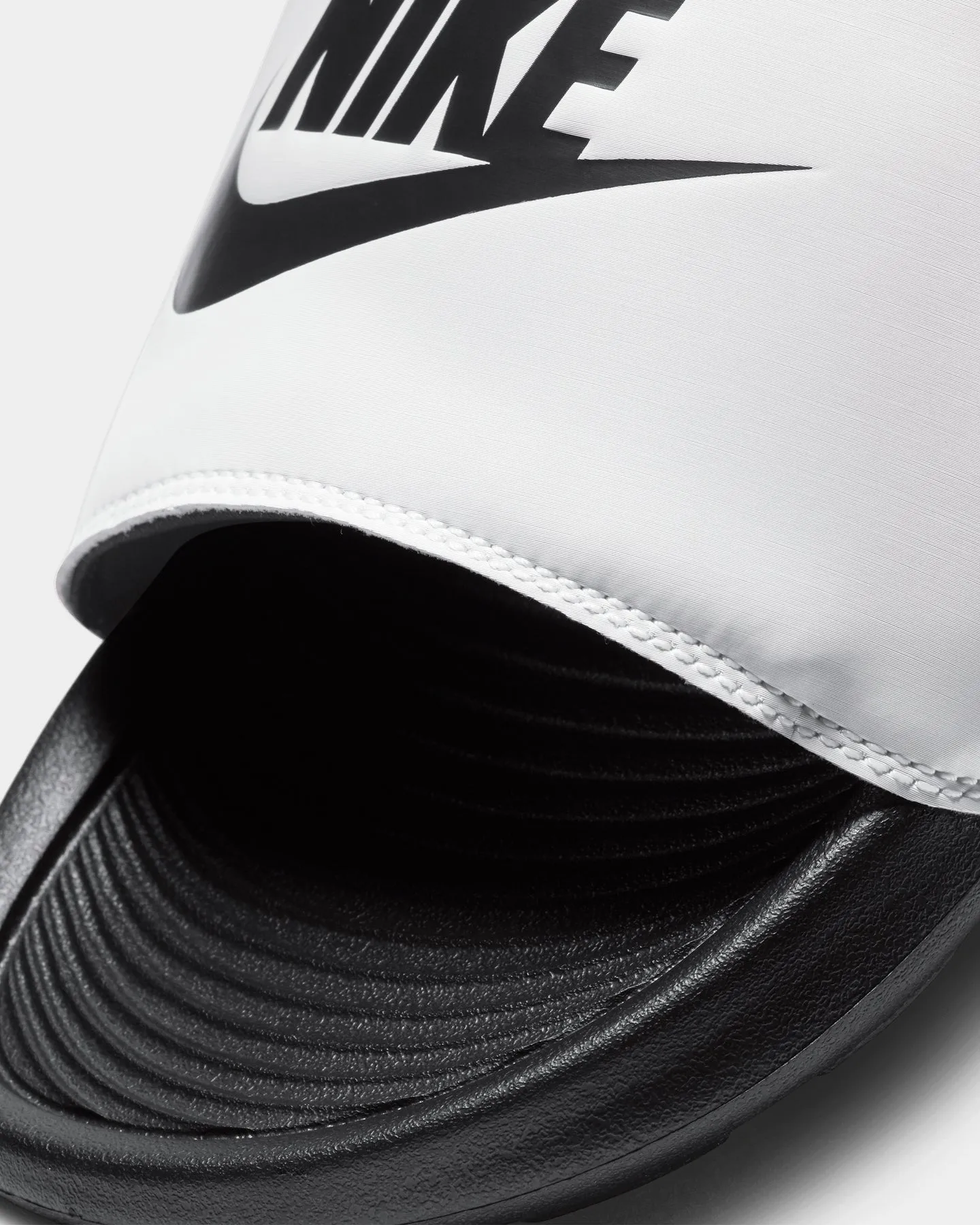 Comfort Enhancement Nike Victori One White/Black