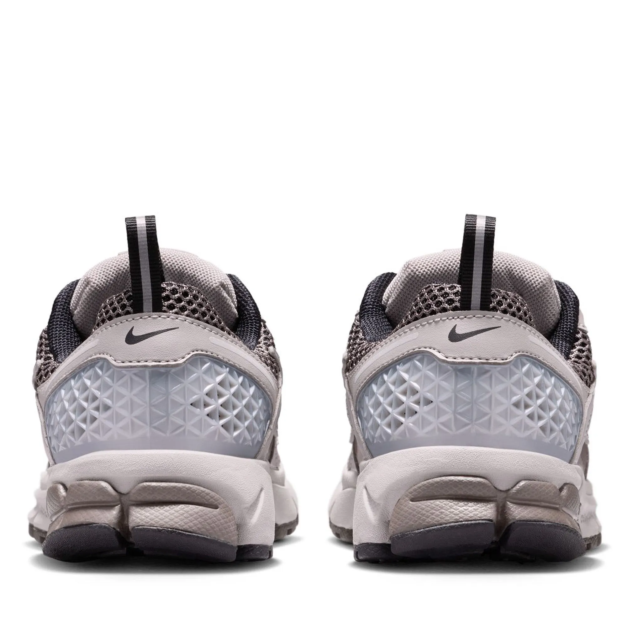 High-Traction Sole Low Top Design Nike Vomero 5 (GS) - College Grey/Black