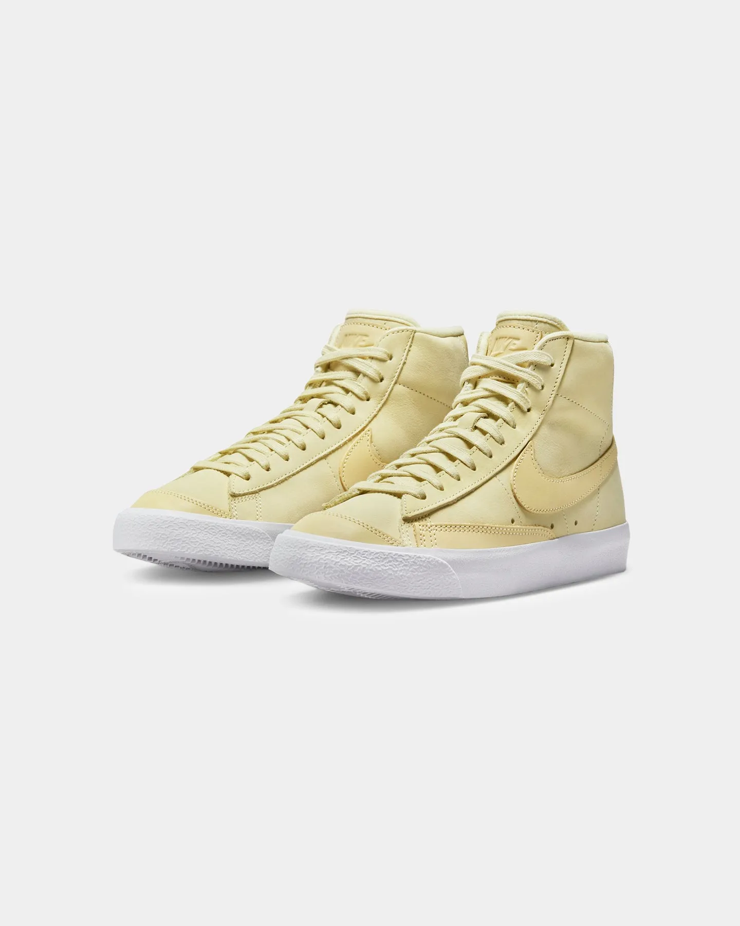Chic Fit Retro-inspired cushioning Nike Women's Blazer Mid '77 LX Alabster/White
