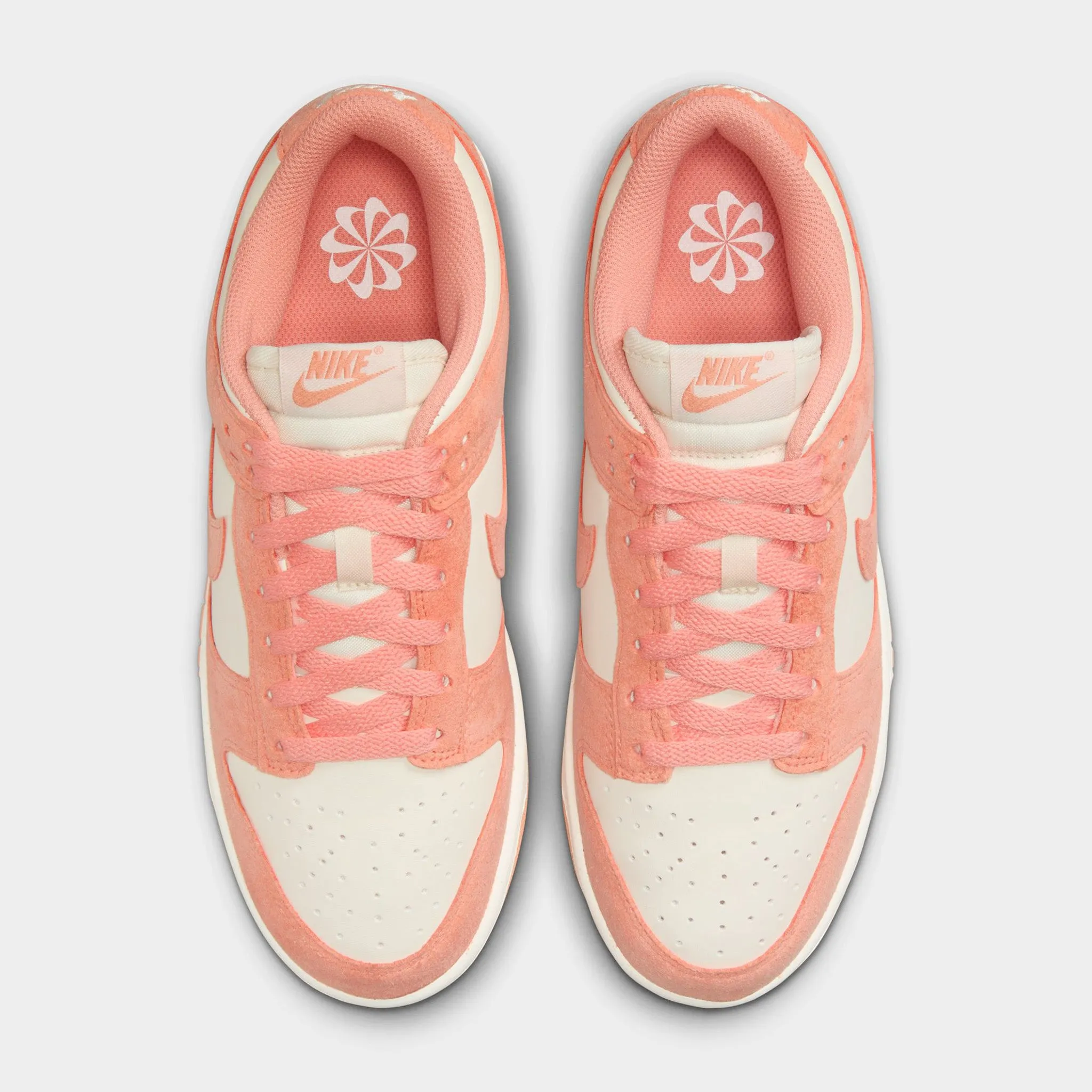 New York Nike Women's Dunk Low Soft Pearl / Apricot Agate - White