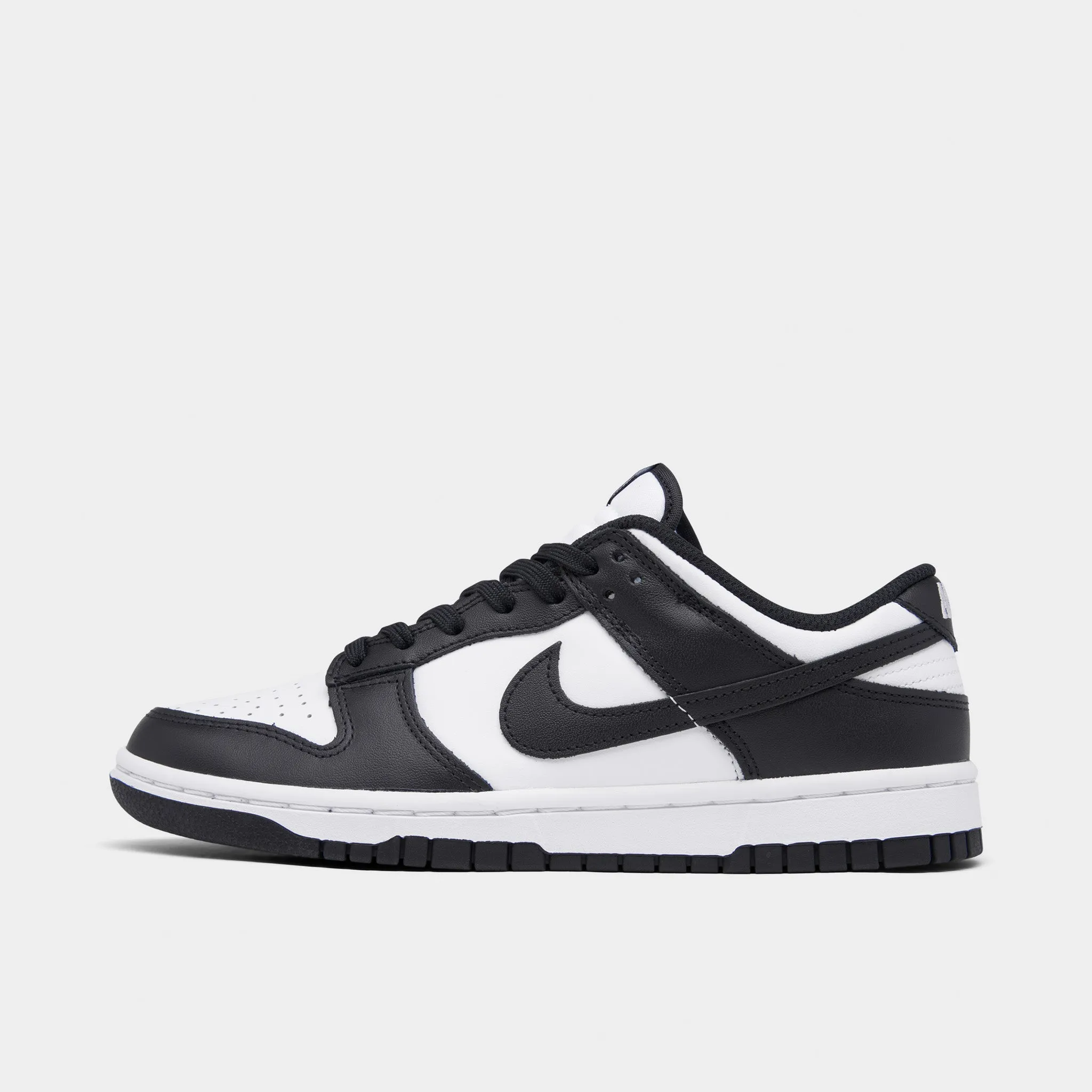 Grip Hike Weekend Escape Nike Women's Dunk Low White / Black - White