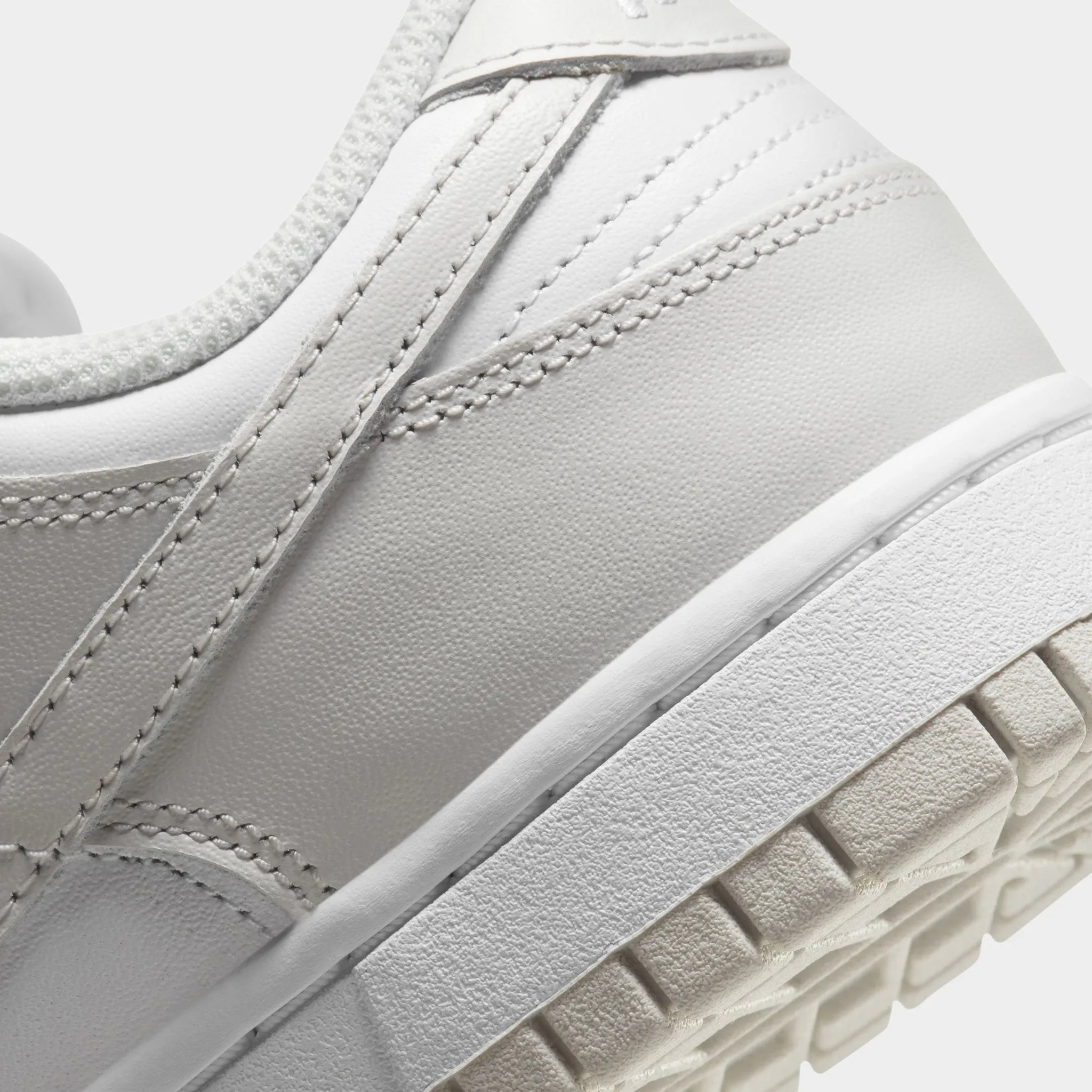 Wet Grip Injury Safe Nike Womens Dunk Low White / Photon Dust - White