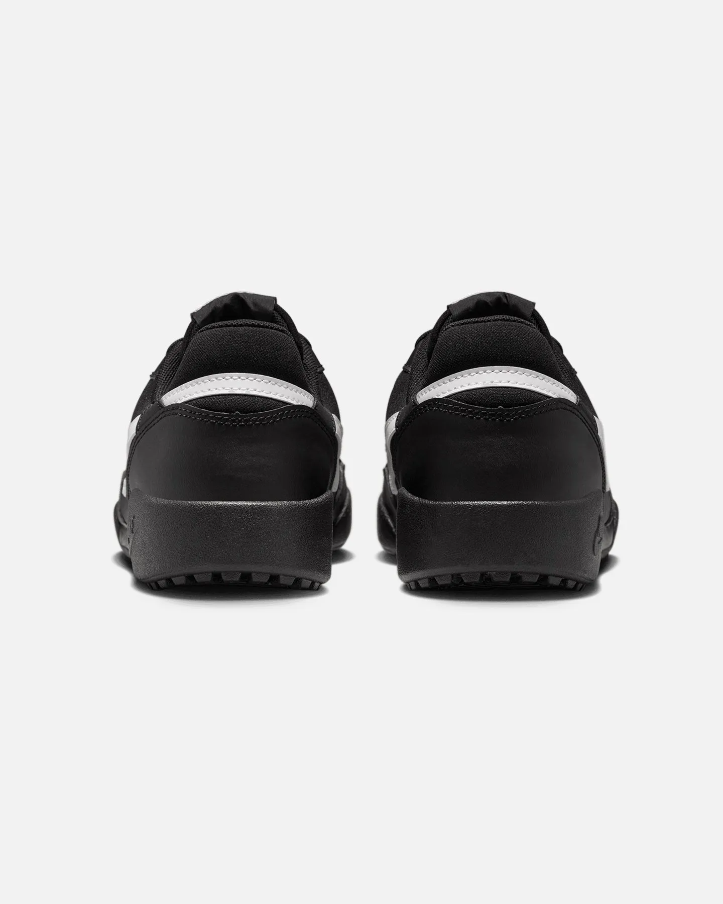 Nike Women's Terra Manta Black/White least gym skaters' balance
