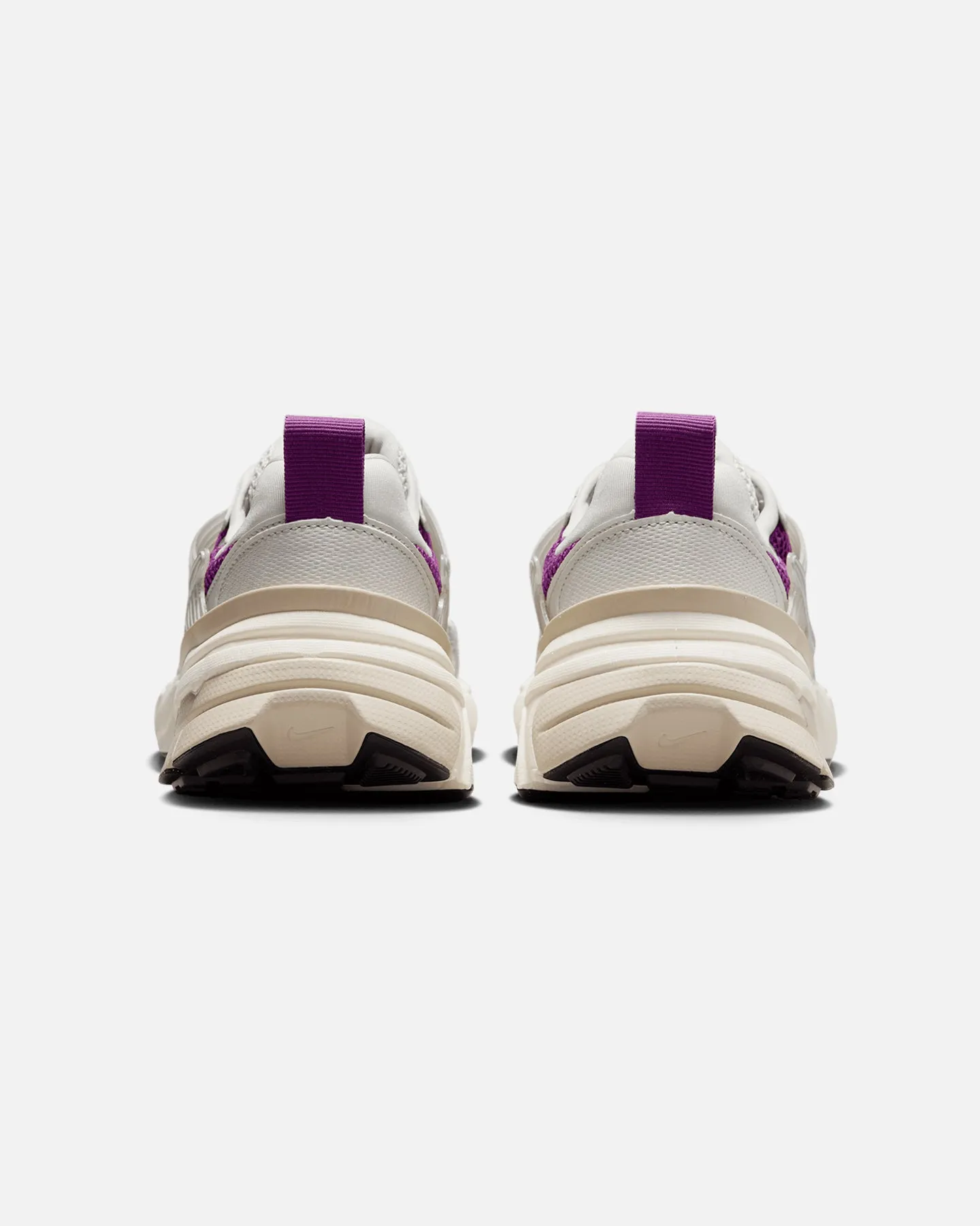 Nike Women's V2K Run Premium Light Bone/Metallic Silver-Sandrift Distinctive durability