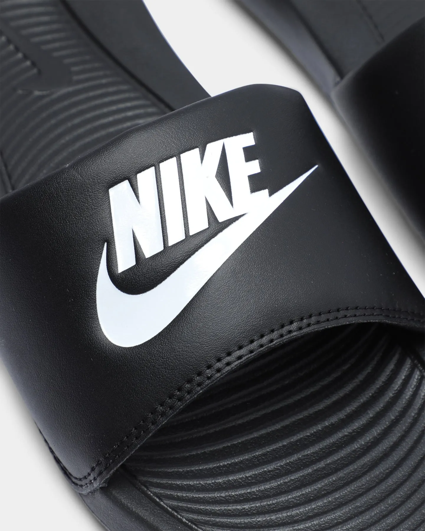 Nike Women's Victori One Slide Black/White/Black kids' small