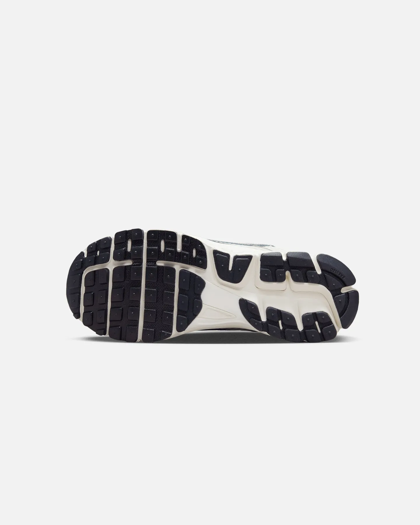 Nike Women's Zoom Vomero 5 Photon Dust/Chrome athletes' performance