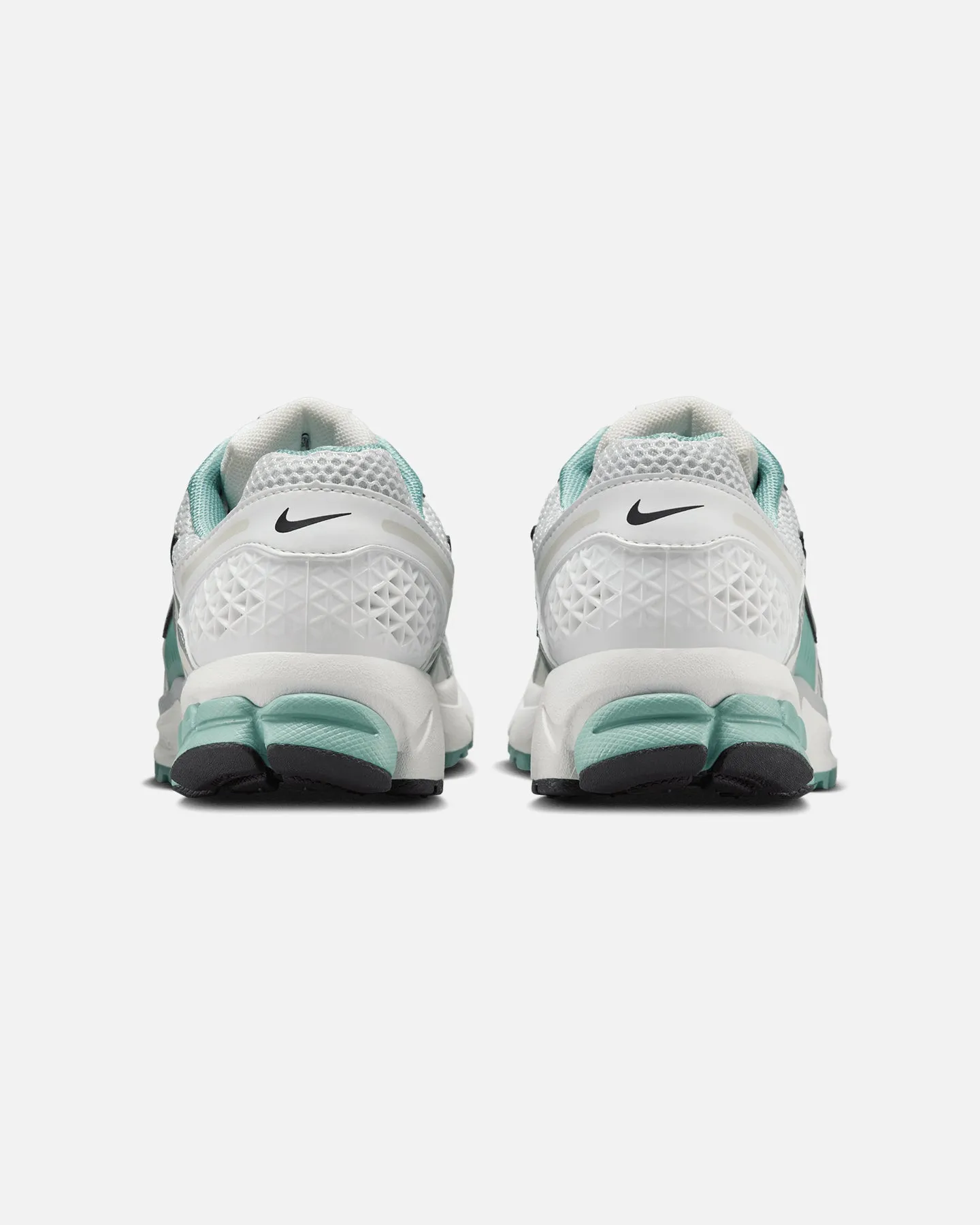 Nike Women's Zoom Vomero 5 Summit White/Metallic Silver-Wolf Grey traveler