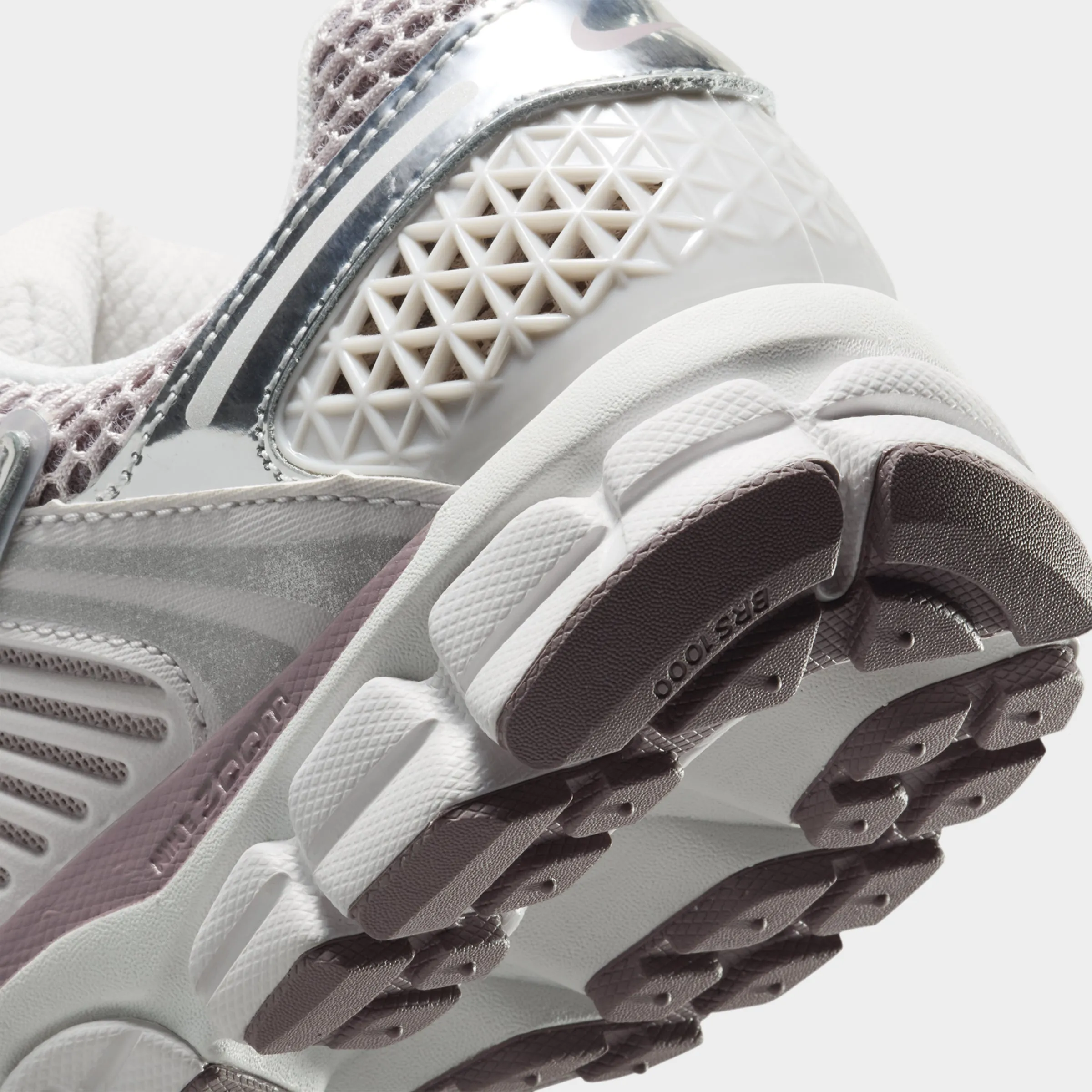 Nike Women's Zoom Vomero 5 Vast Grey / Metallic Silver Dry Fast Toe Protection