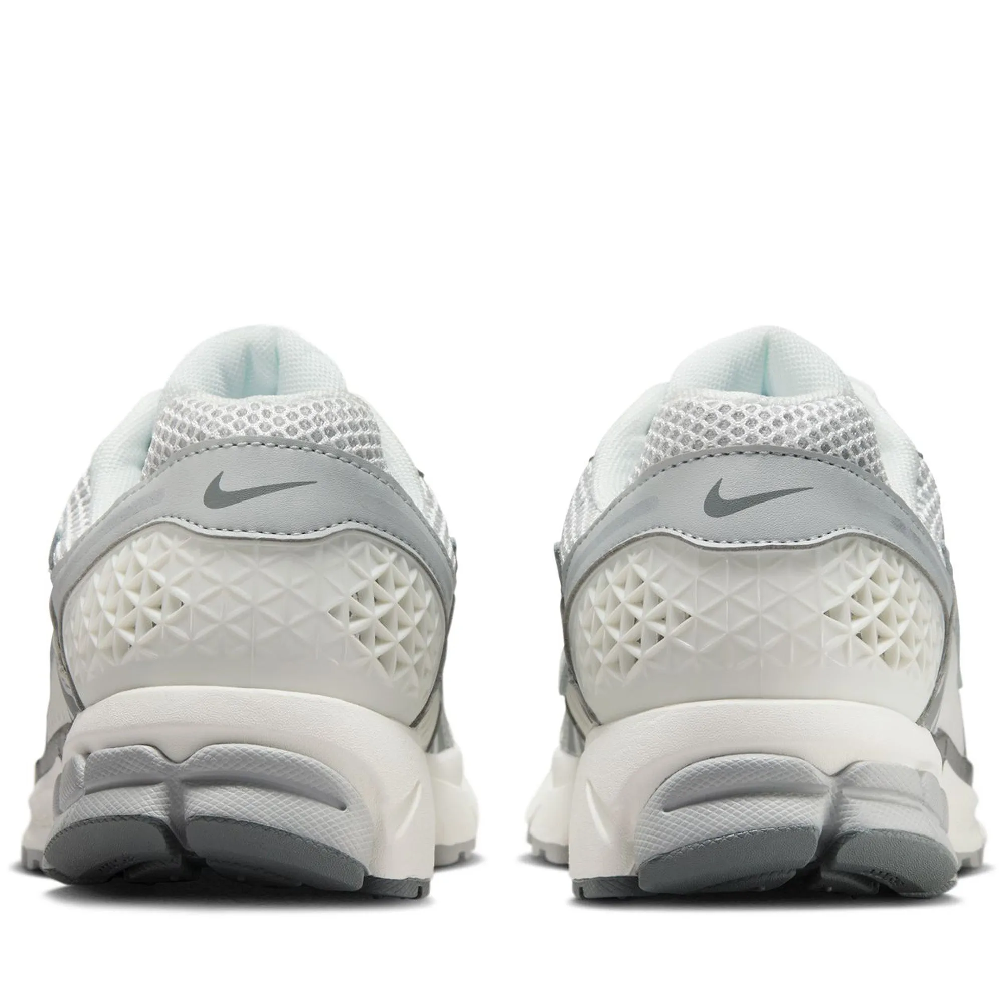 Nike Zoom Vomero 5 - Summit White/Metallic Silver Seamless Toe Box Recycled Rubber Base