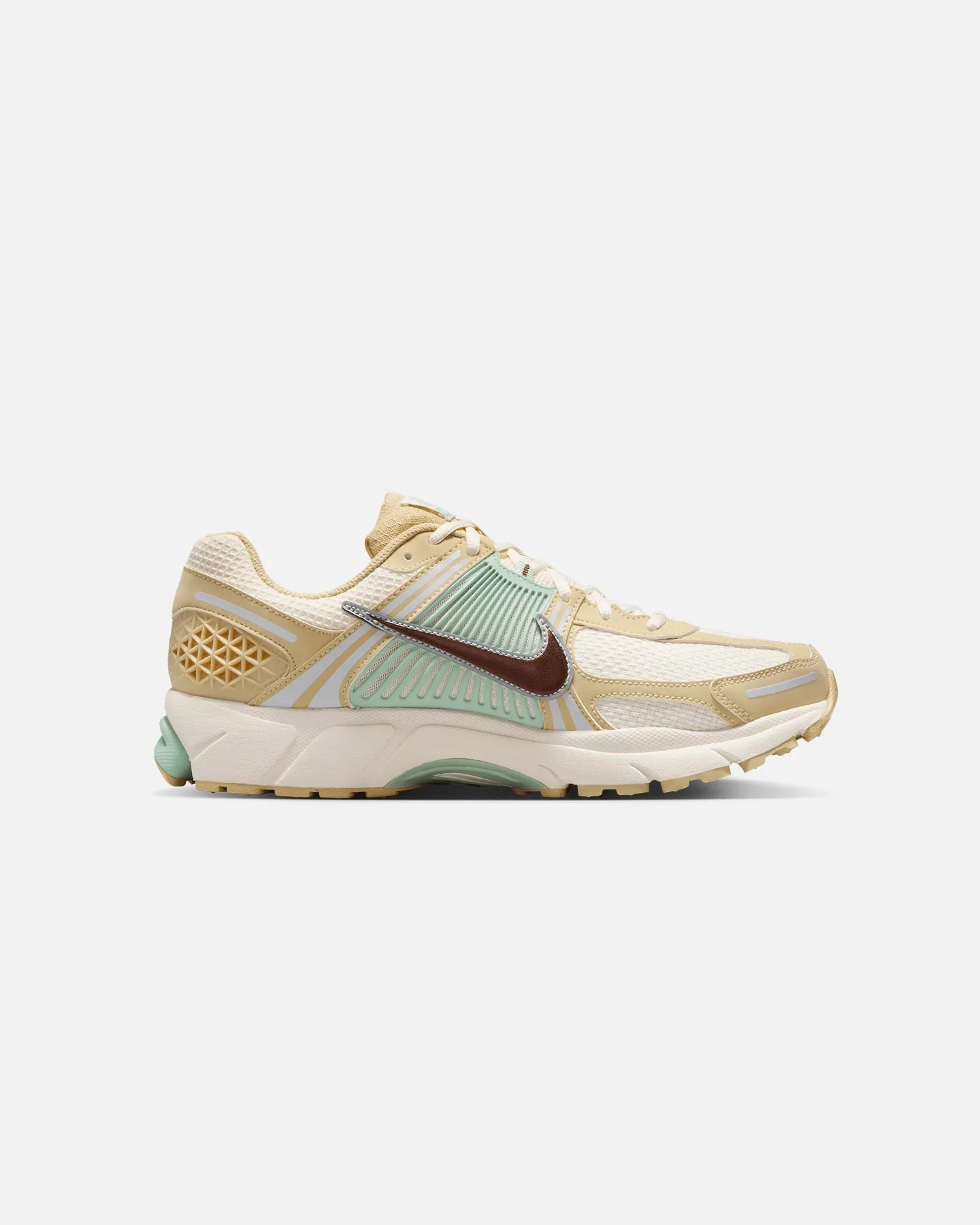 Nike Zoom Vomero 5 Team Gold/Fauna Brown/Pale Ivory group walk