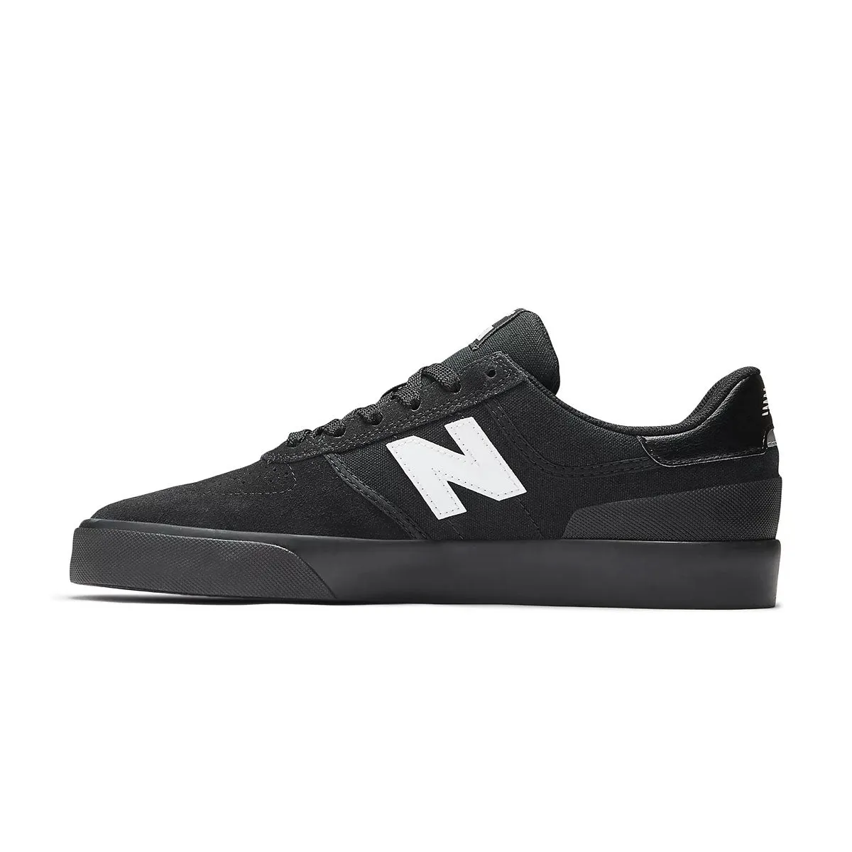 Numeric 272 'Black White' handmade - quality - level Iconic wear