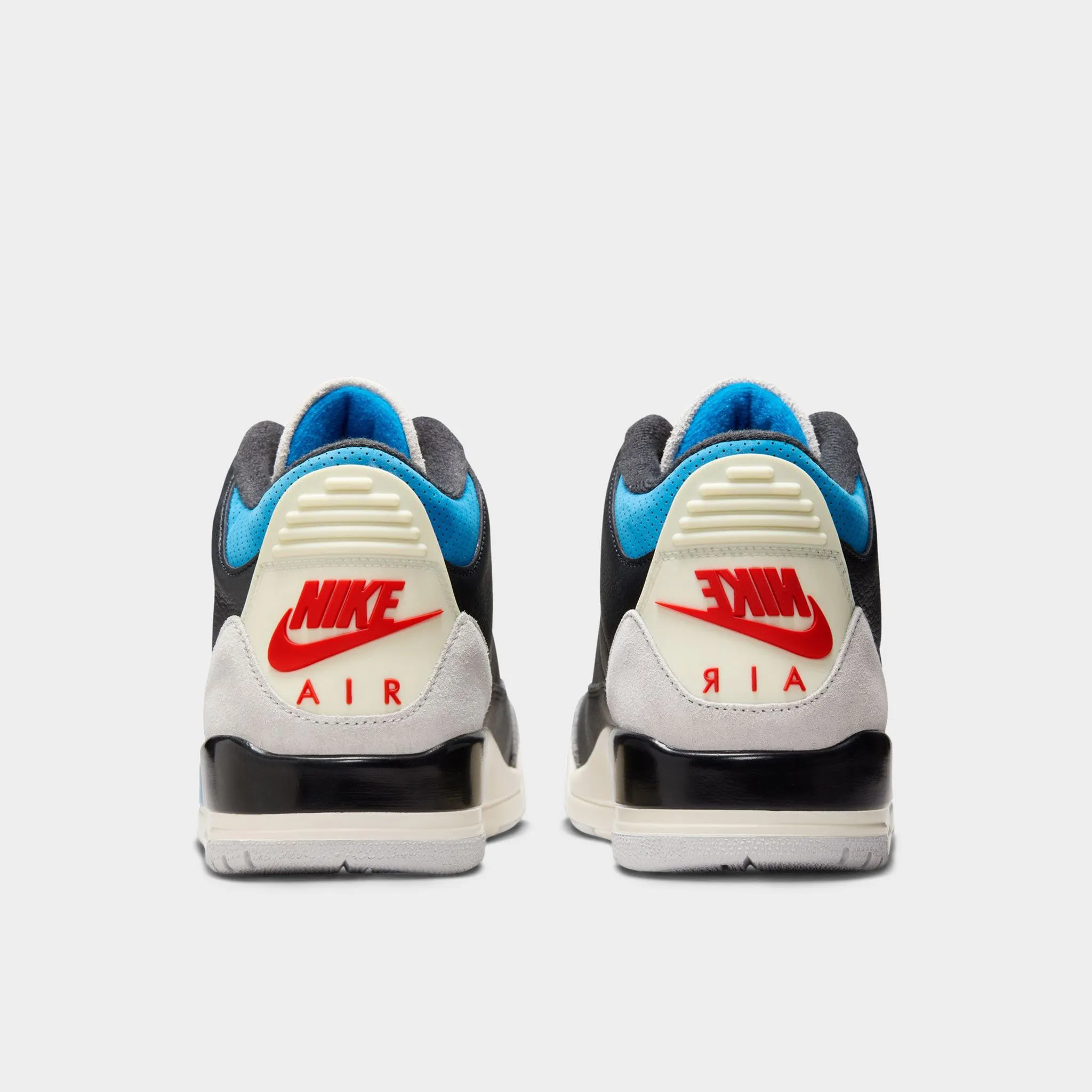 Jordan 3 Retro OG Black / Chile Red - Neutral Grey Flat Walk