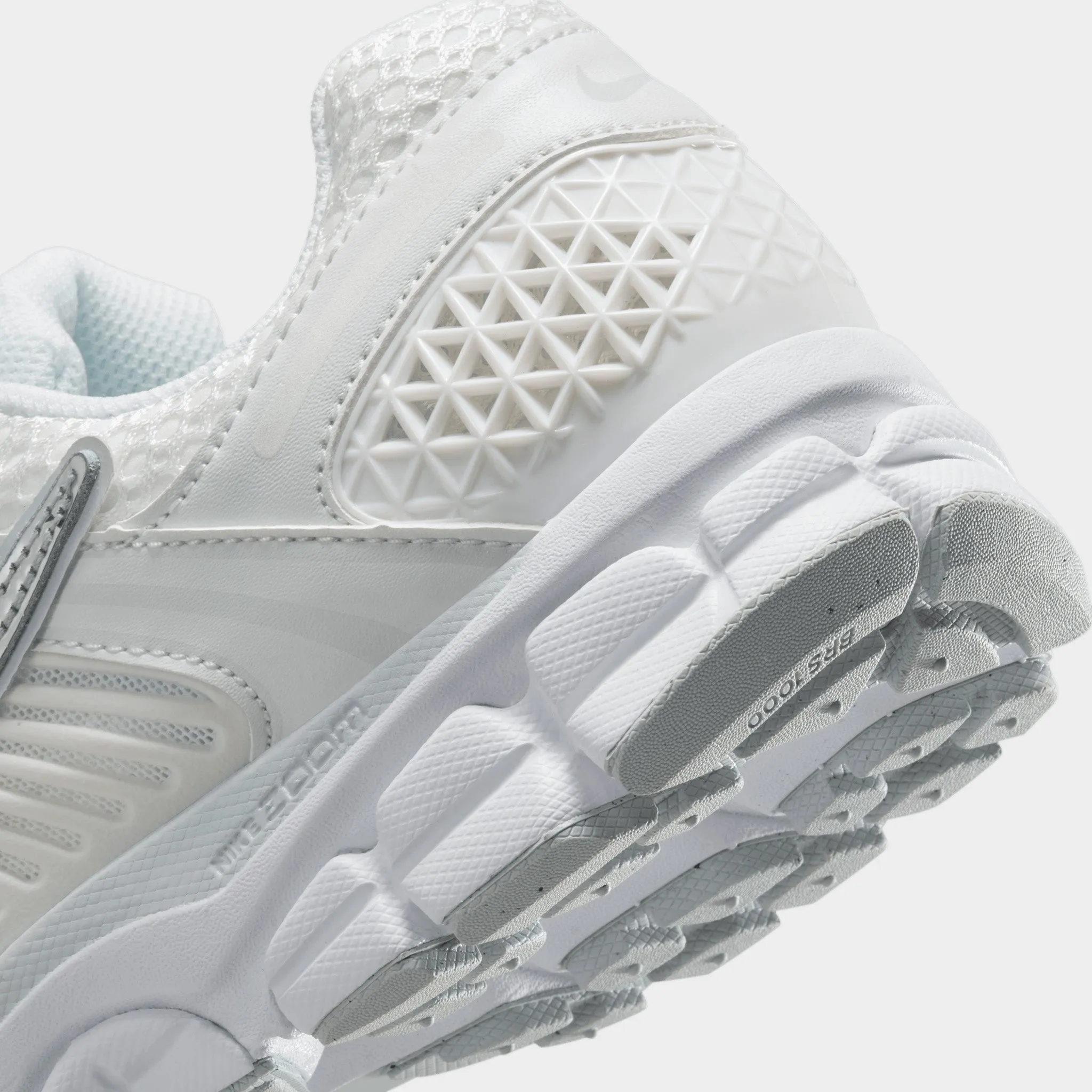 Nike Women's Zoom Vomero 5 White / Metallic Silver - Summit White ergonomic