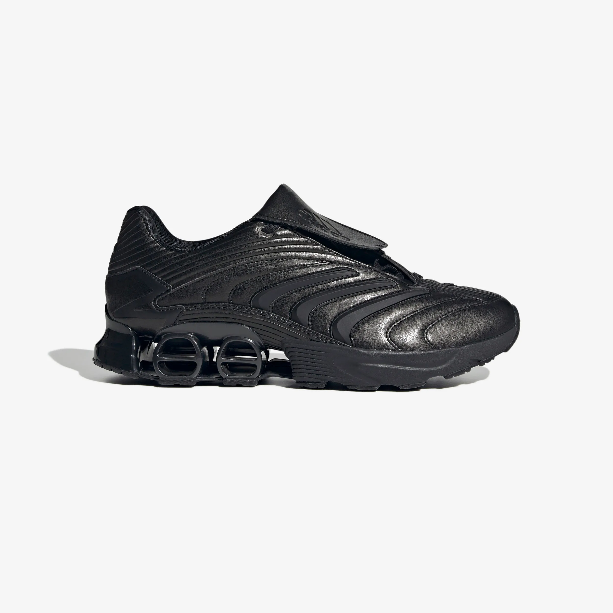 Predator Megaride Flat Outsole Track Walk
