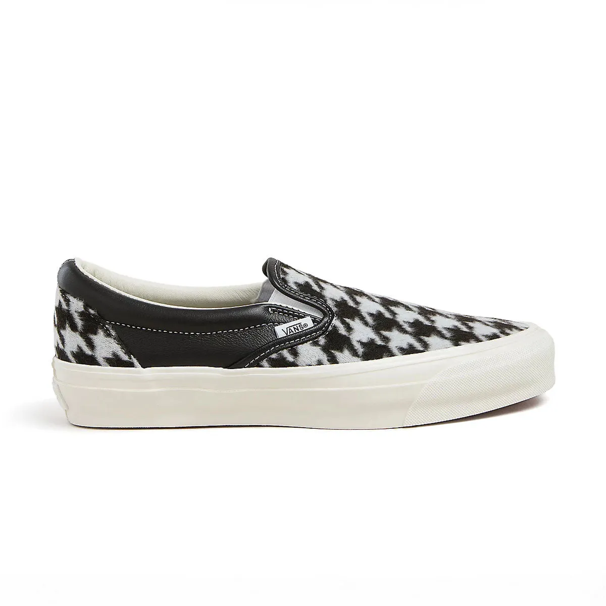 Soft Neutral Functional Premium Slip-on 98 'Black'