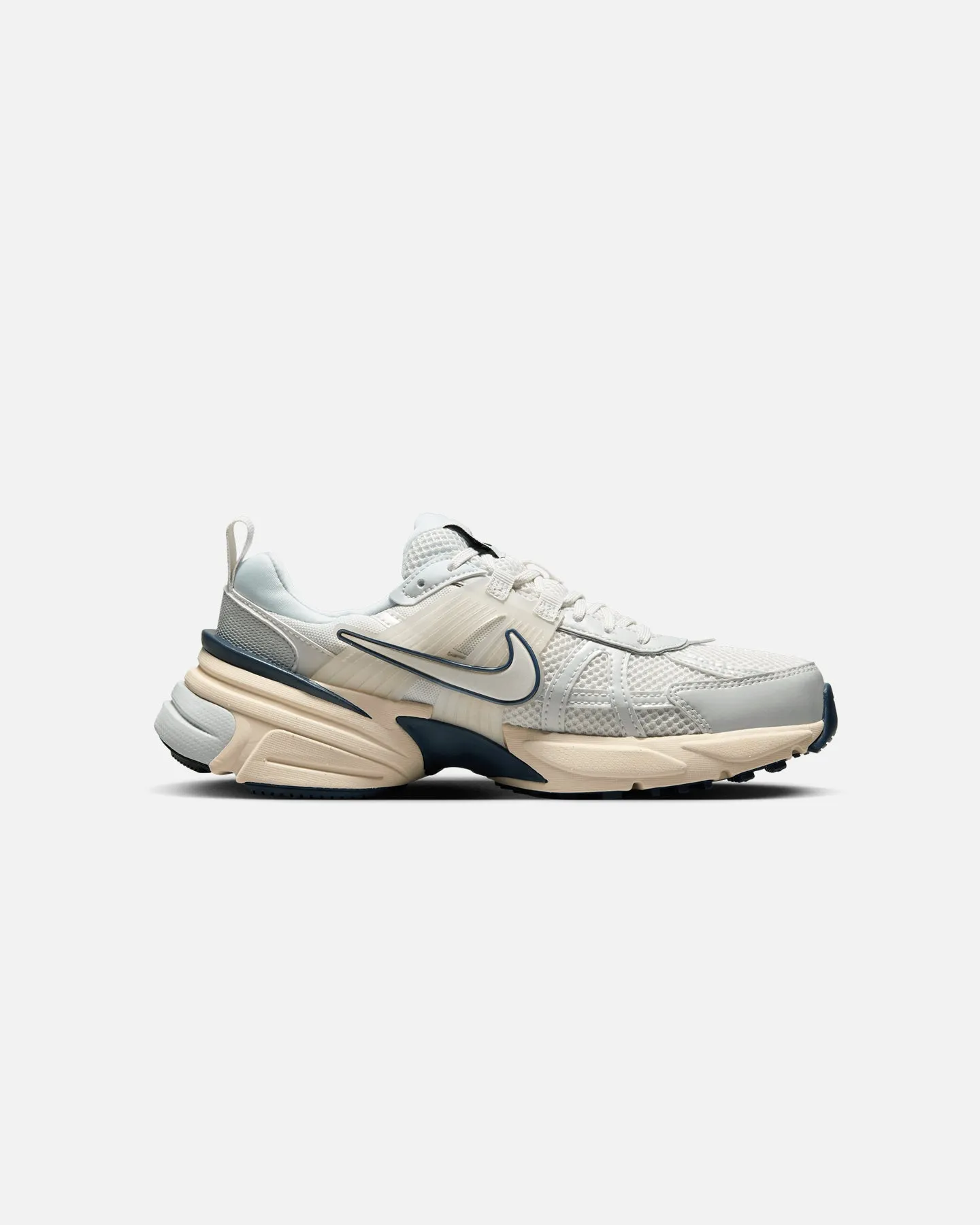 basketball players' support Hiking Gear Nike Women's V2K Run Platinum Tint