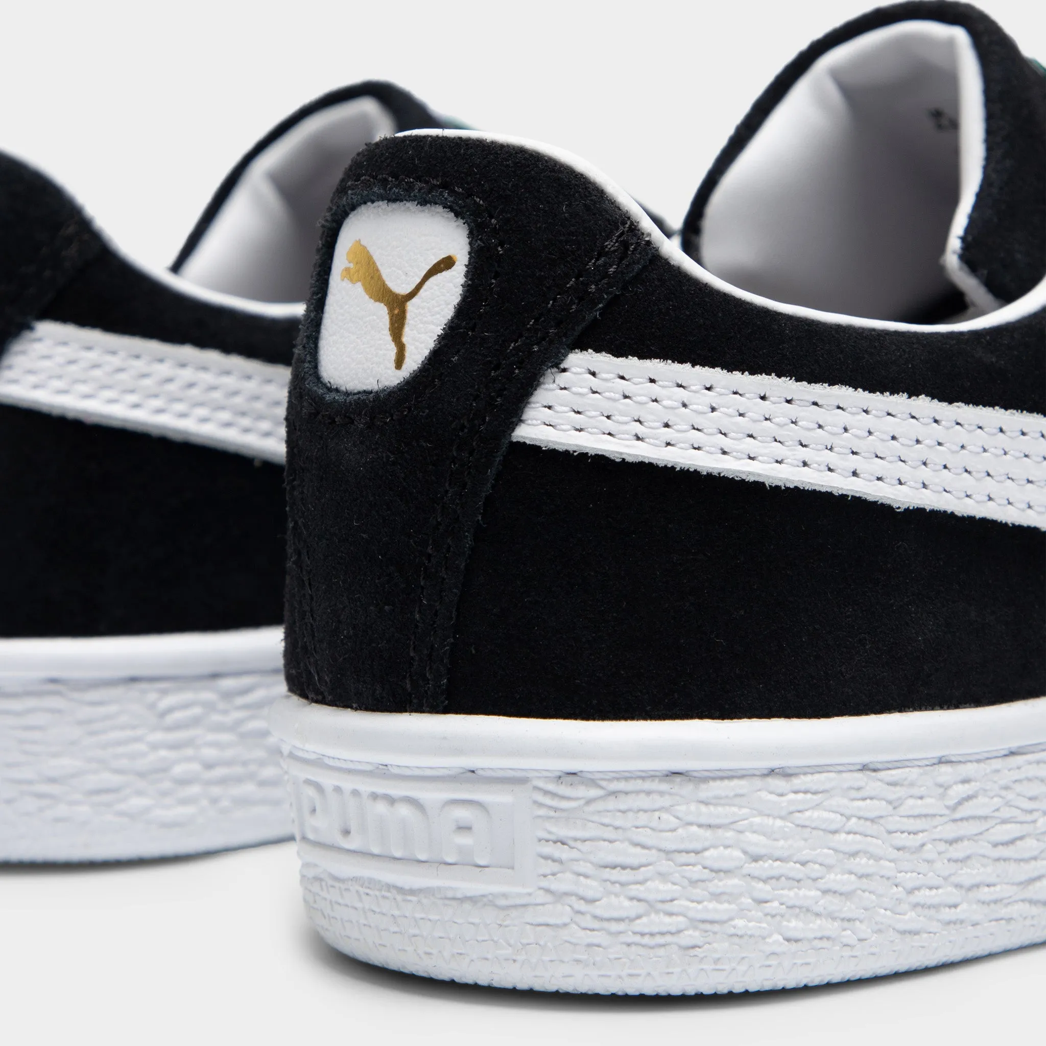 PUMA Women's Suede Classic XXI Black / White Modern Classic Wear