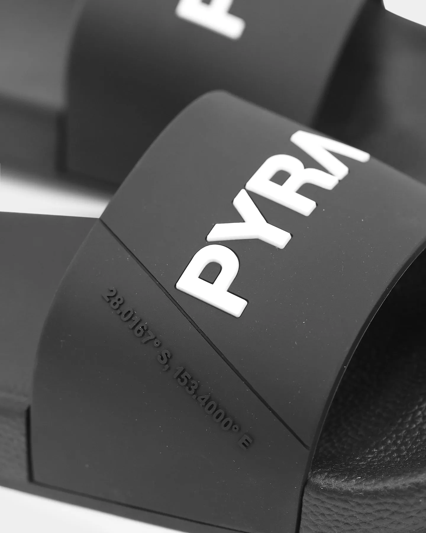 PYRA Location Slides Black/White Sky Blue Comfort toe