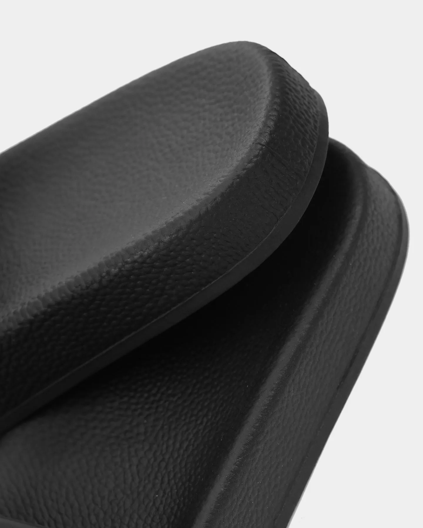 Heat Free PYRA Location Slides Black/White