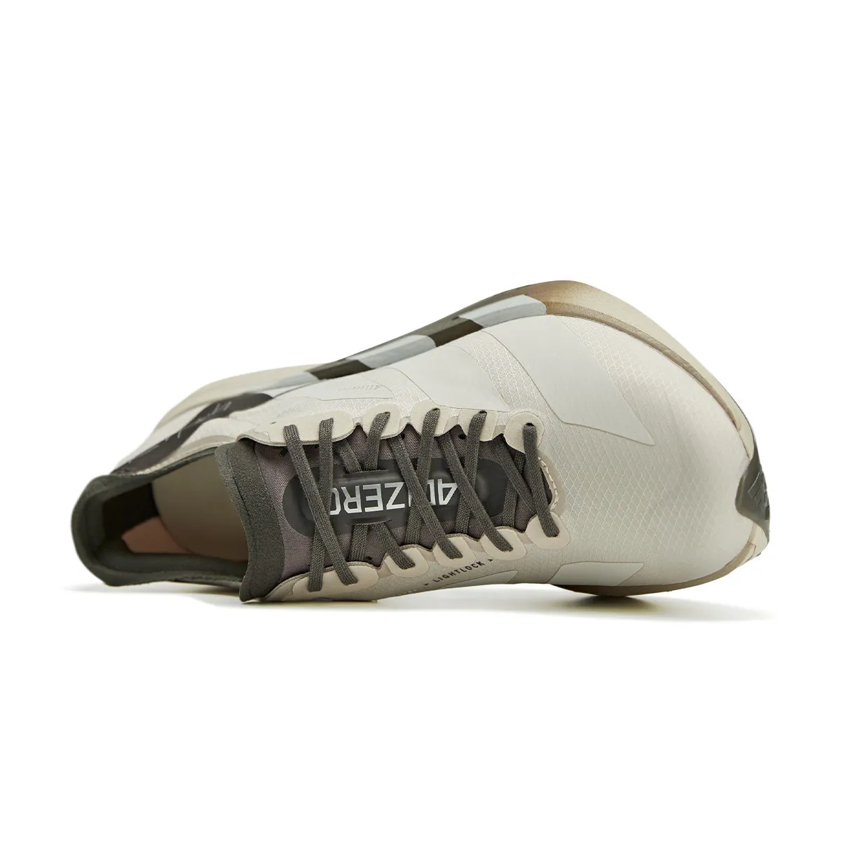 Adios Pro 4 'Alumina Cinder' Stretchable Material Comfort Step