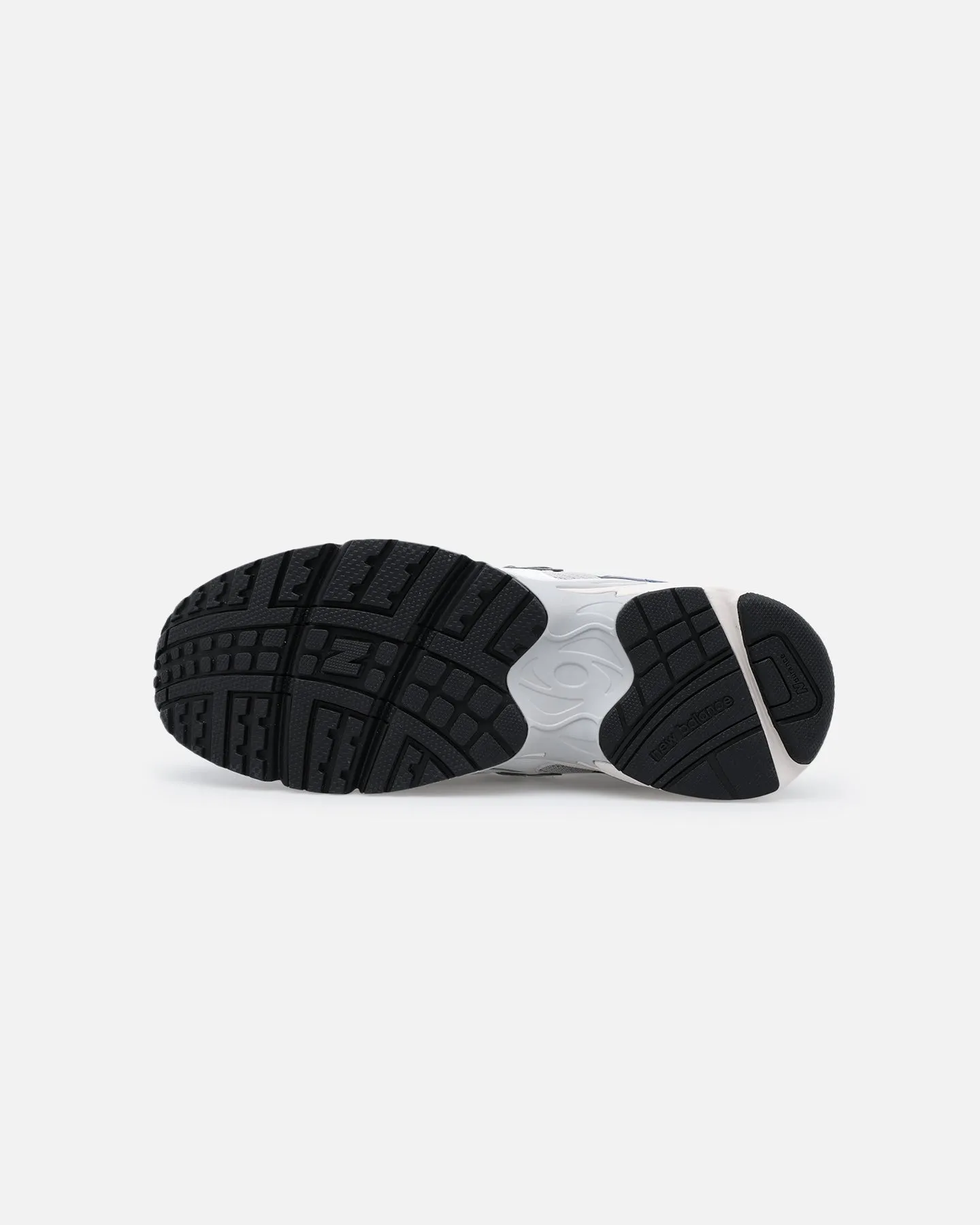 White Clean Flexibility Feature New Balance 725 Atlantic