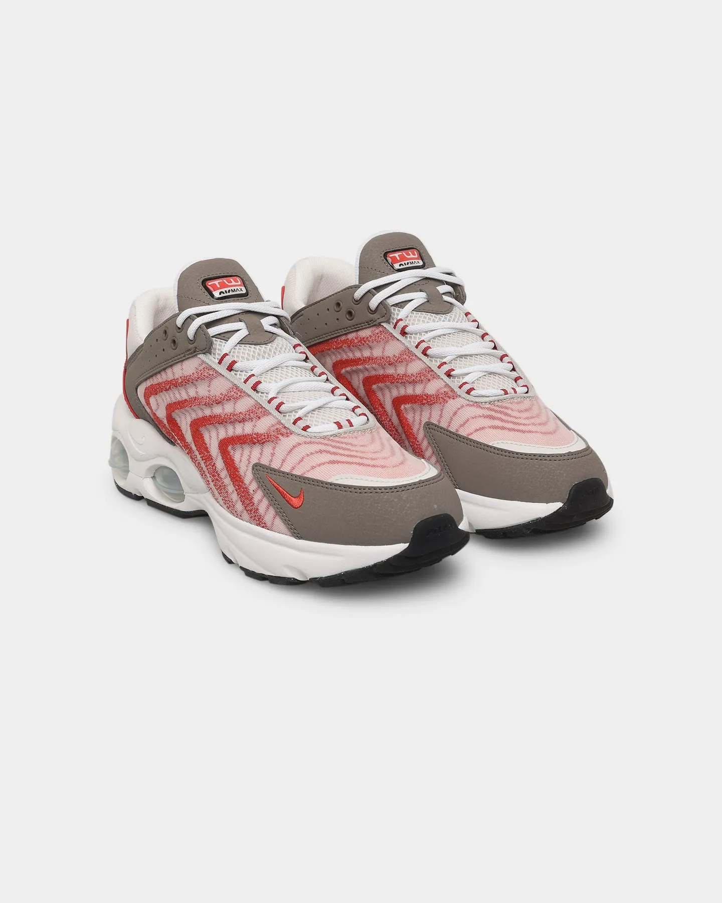 Nike Air Max TW Light Bone/Red Formal Mode Posture aid