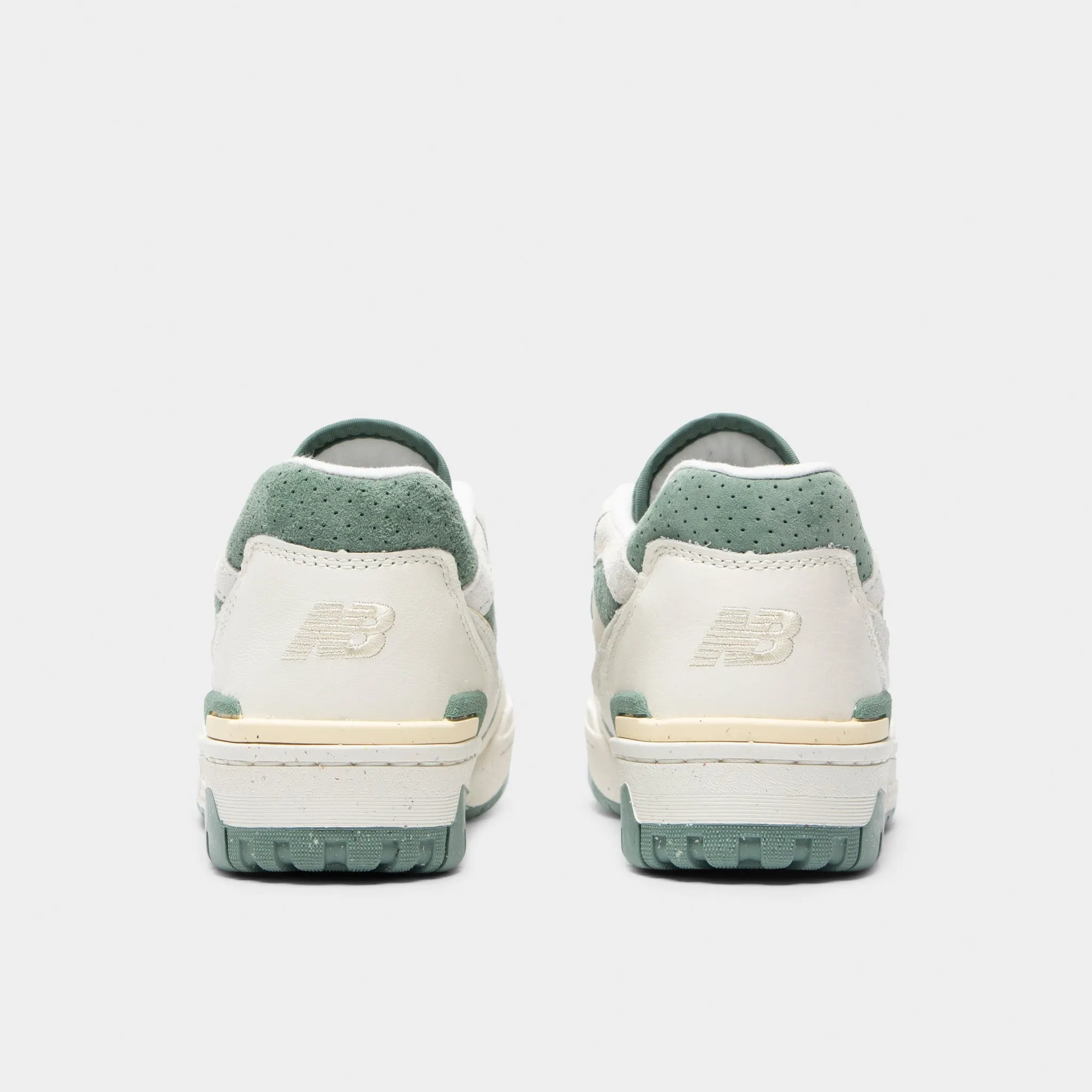 Grab Easy New Balance Women's 550 Sea Salt / Dark Juniper