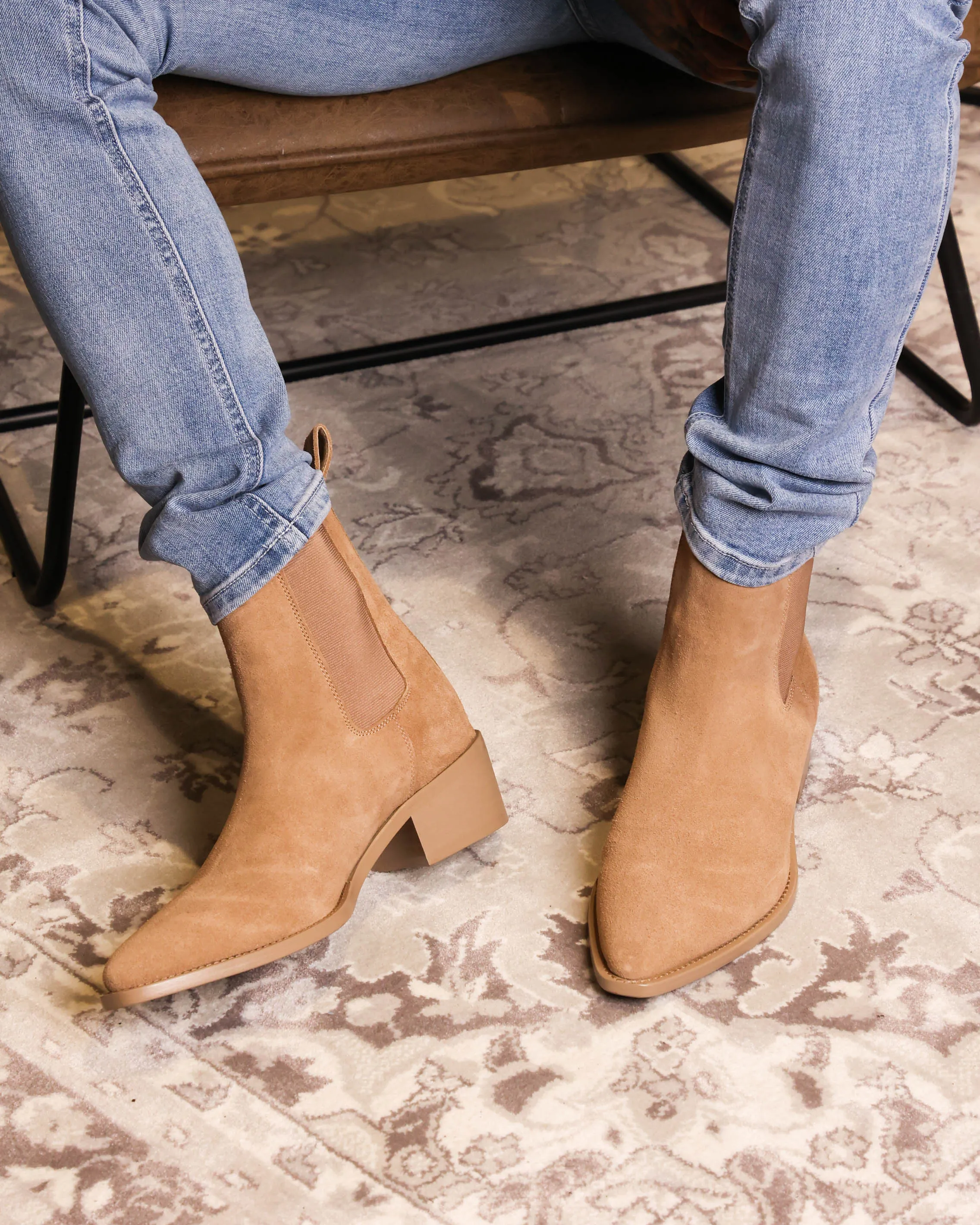 Breathable Upper Stylish Saint Morta Nomad Pointy Toe Chelsea Boot Mocha