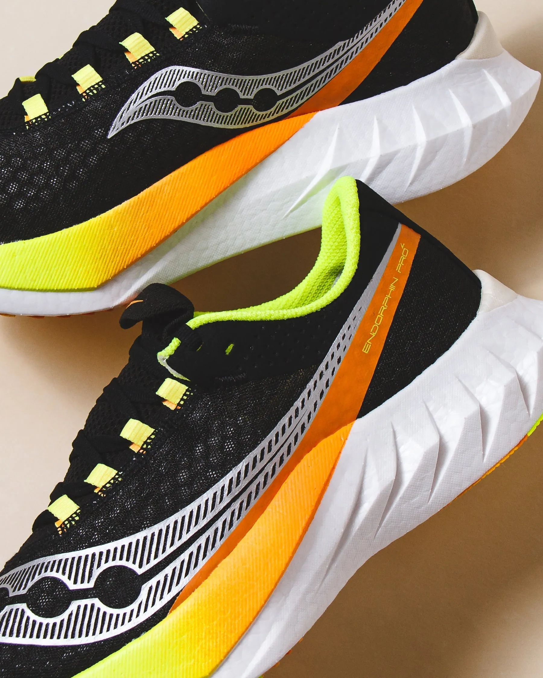 suitable for sports events Saucony Men Endorphin Pro 4 Black VO2 S20939-343