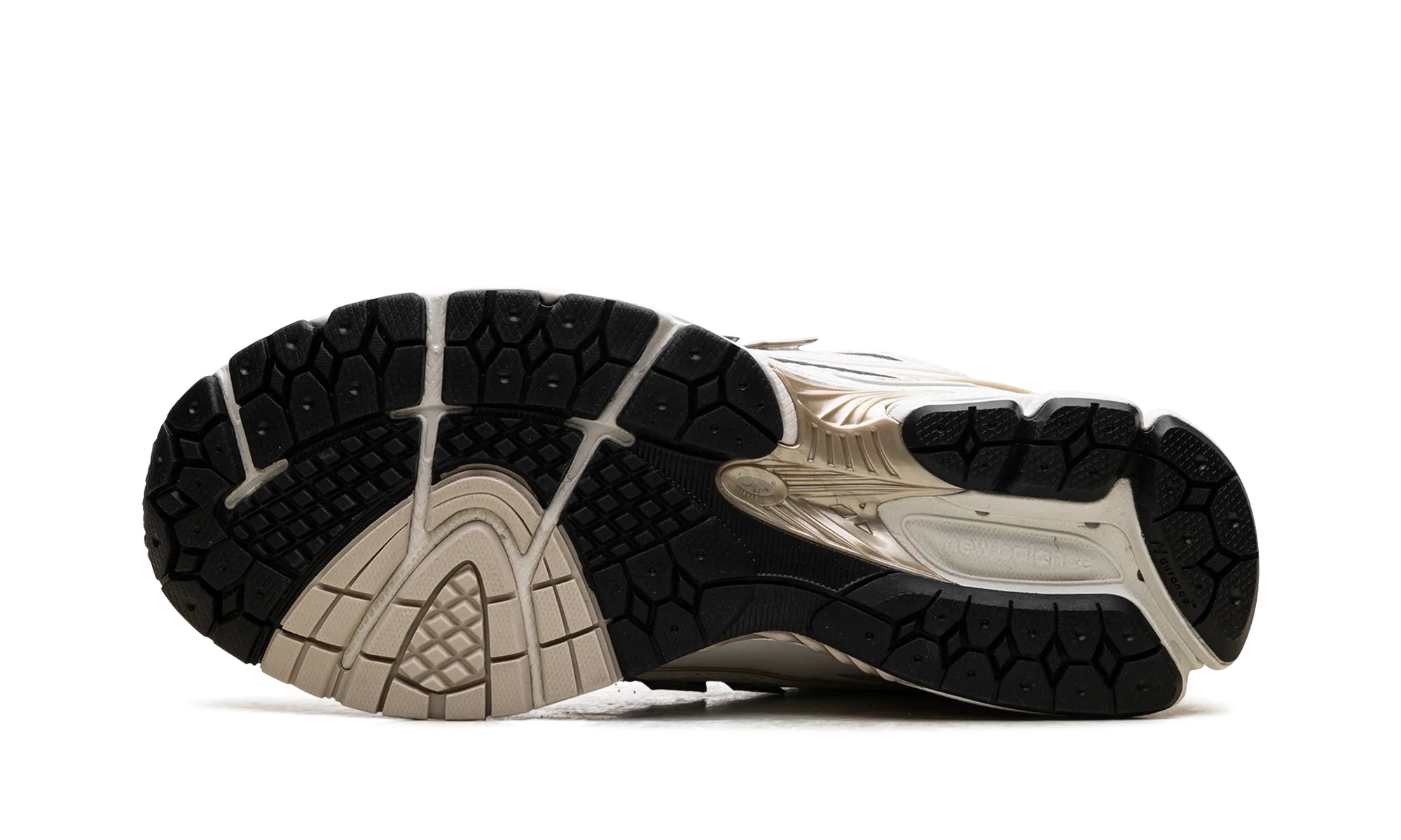 1906R "JD Sports Exclusive Reflection Timberwolf Gold" running in countryside shoes