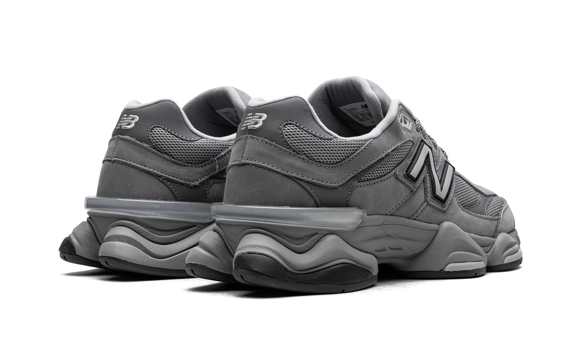 9060 "Shadow Grey" running in an iconic bridge area shoes marathon - event running shoes