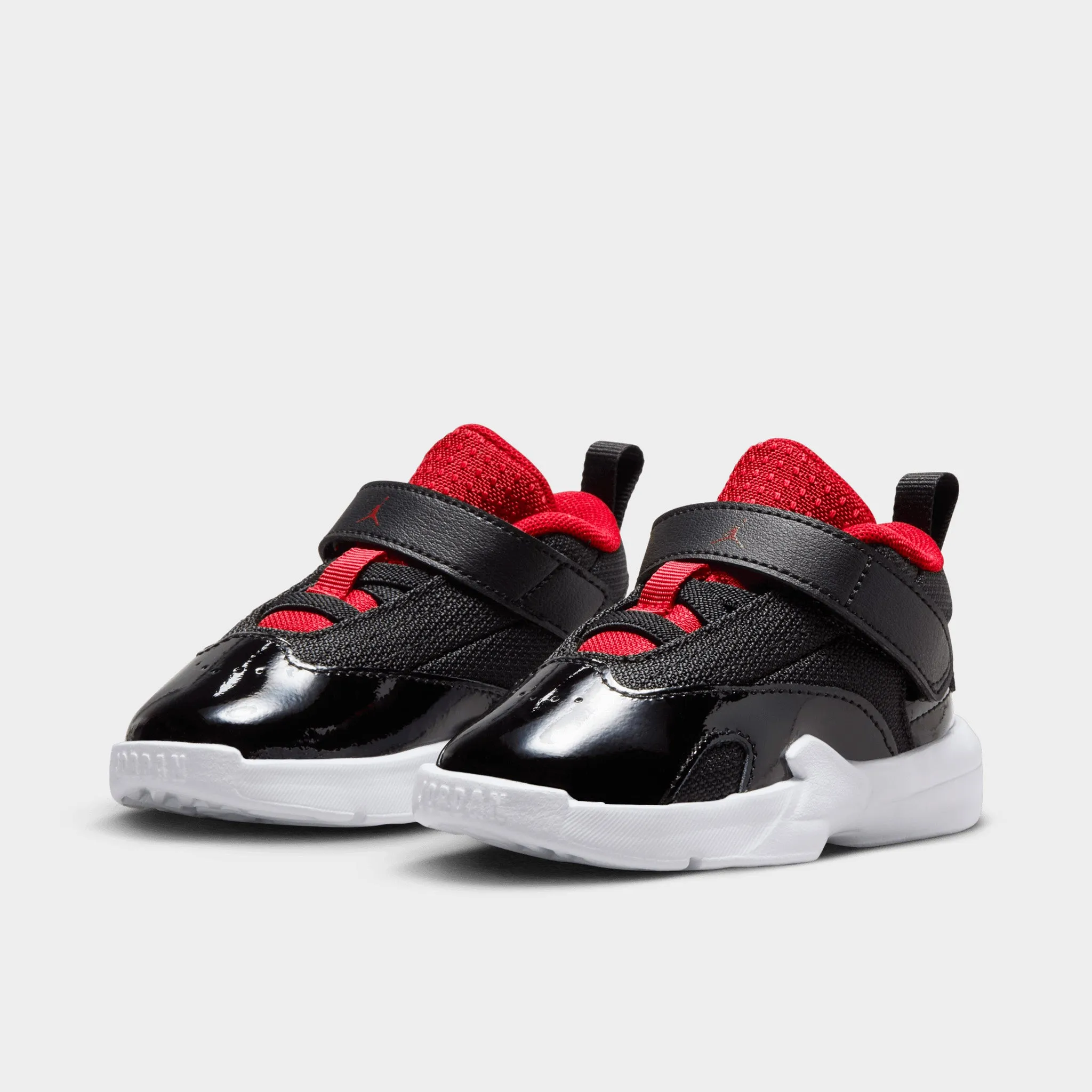 Comfort Ankle Flexible Fit Jordan Max Aura 6 TD Black / Gym Red - White