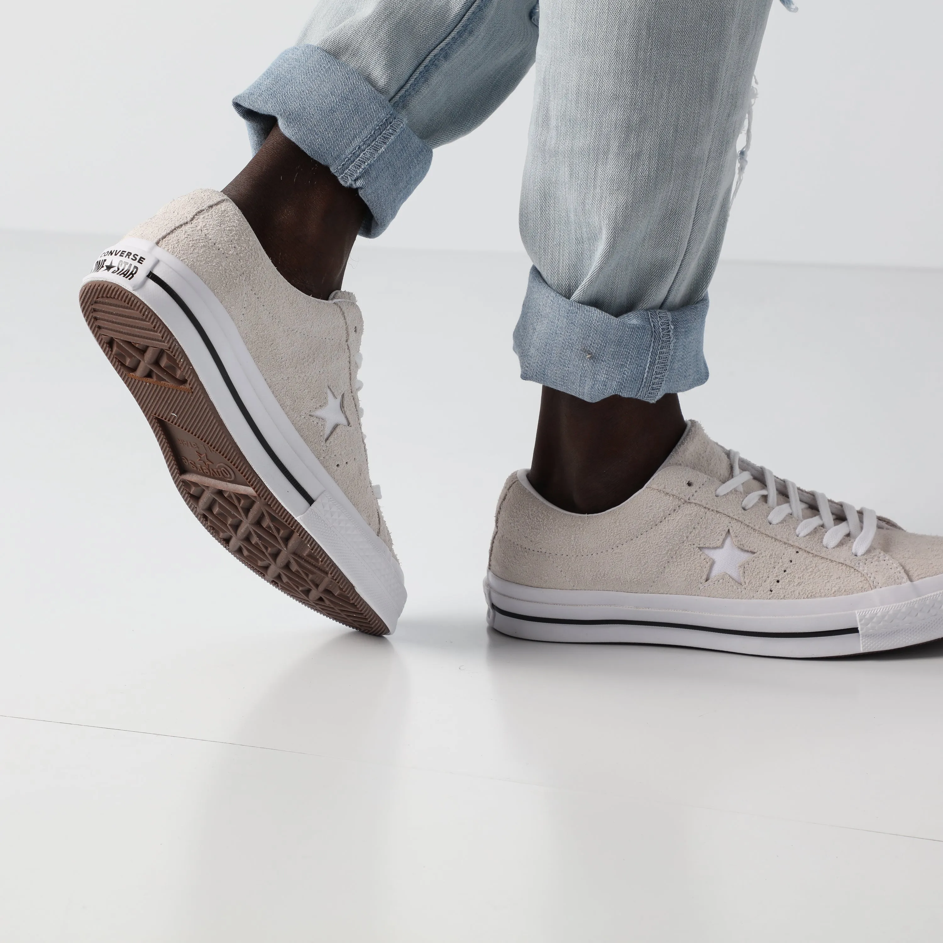group walk Converse One Star Vintage Suede Low White/Black