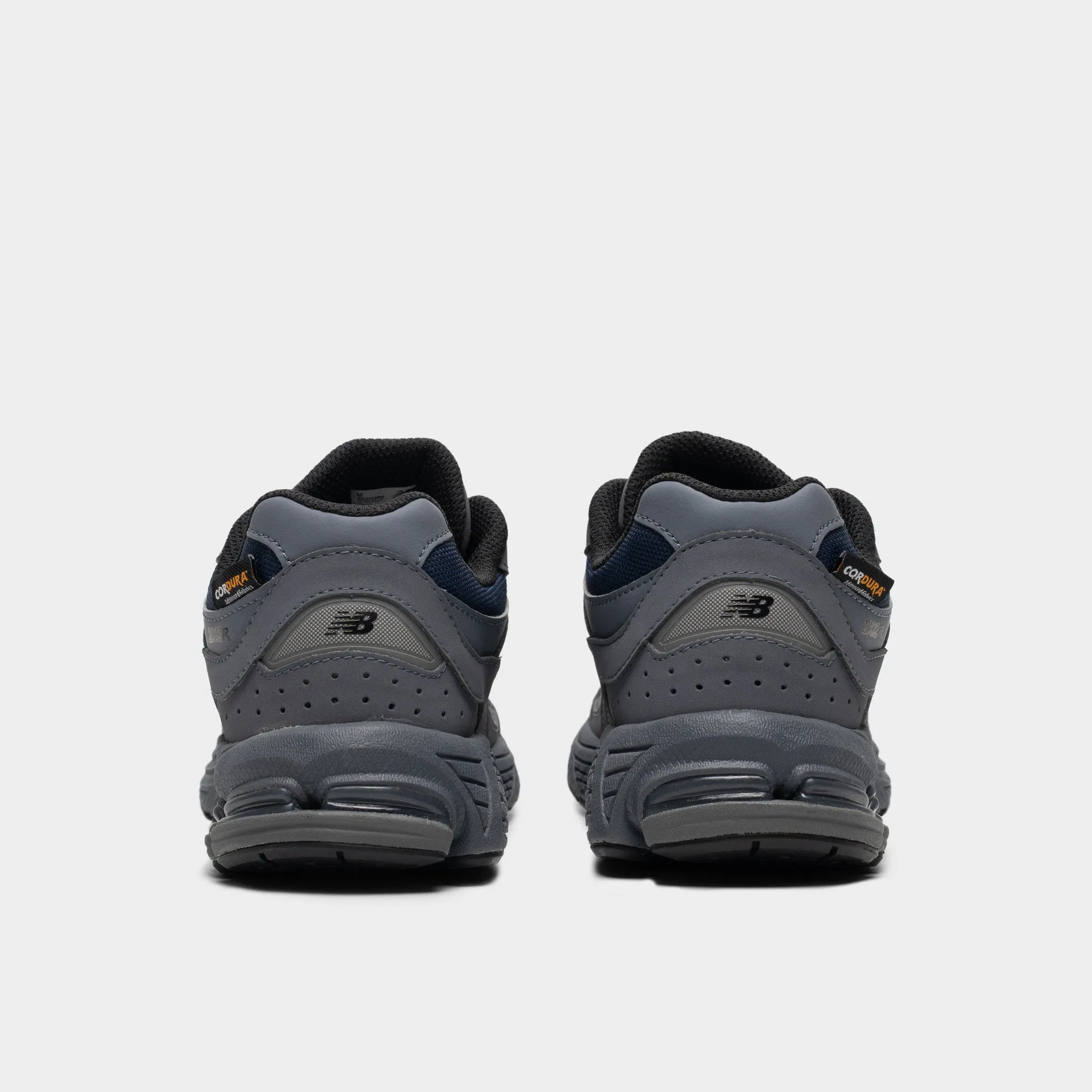 New Balance Juniors' 2002R / Dark Grey City Look Lightweight Build
