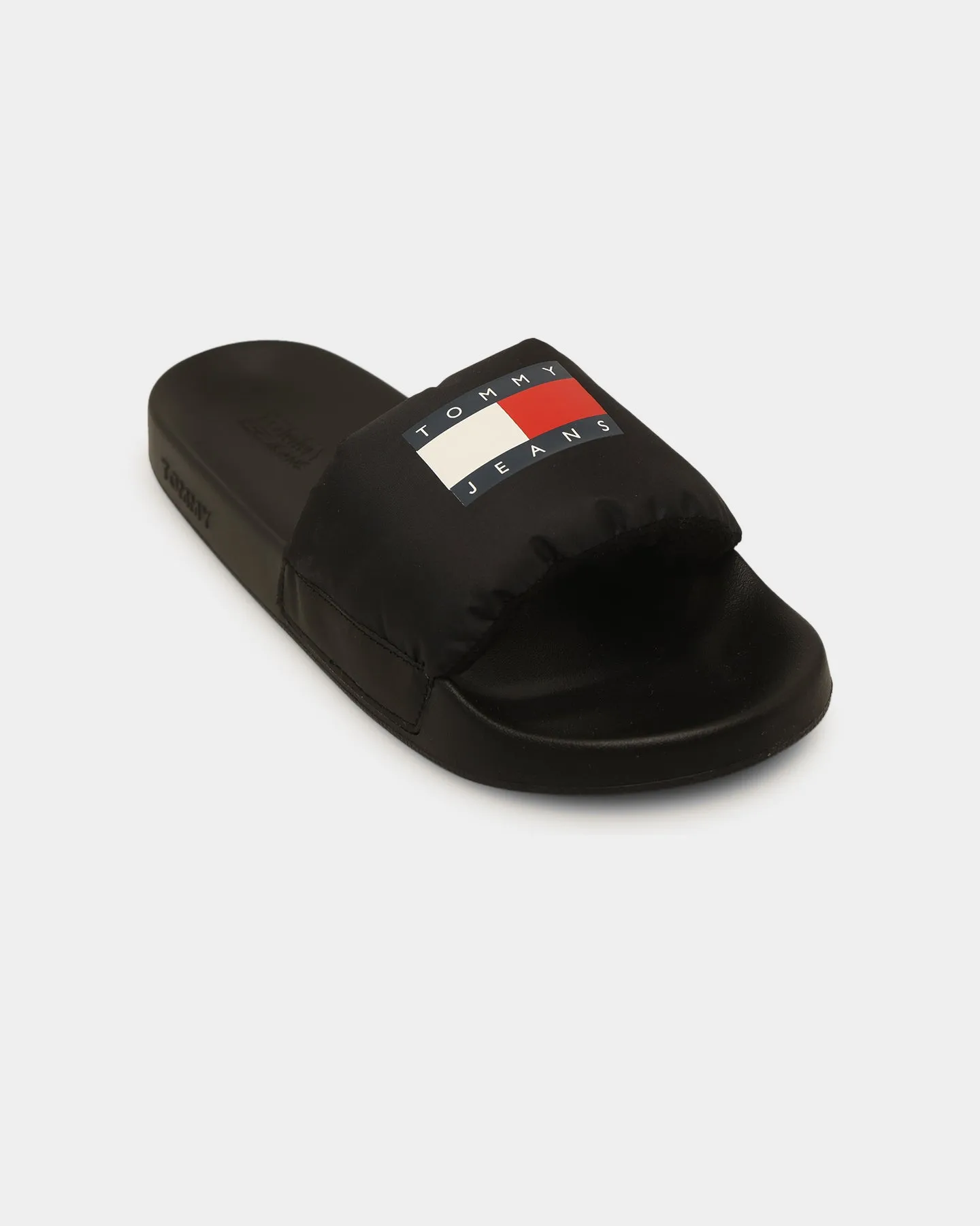 Tommy Jeans Padded Pool Slide Black group walk Green Core