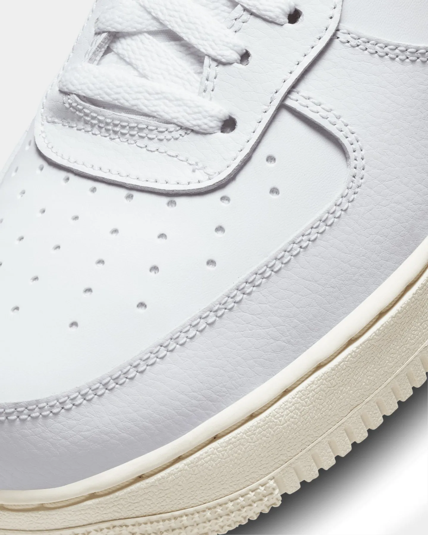 Nike Air Force 1 '07 LV8 White/University Red Comfort Cushion Queen Fit