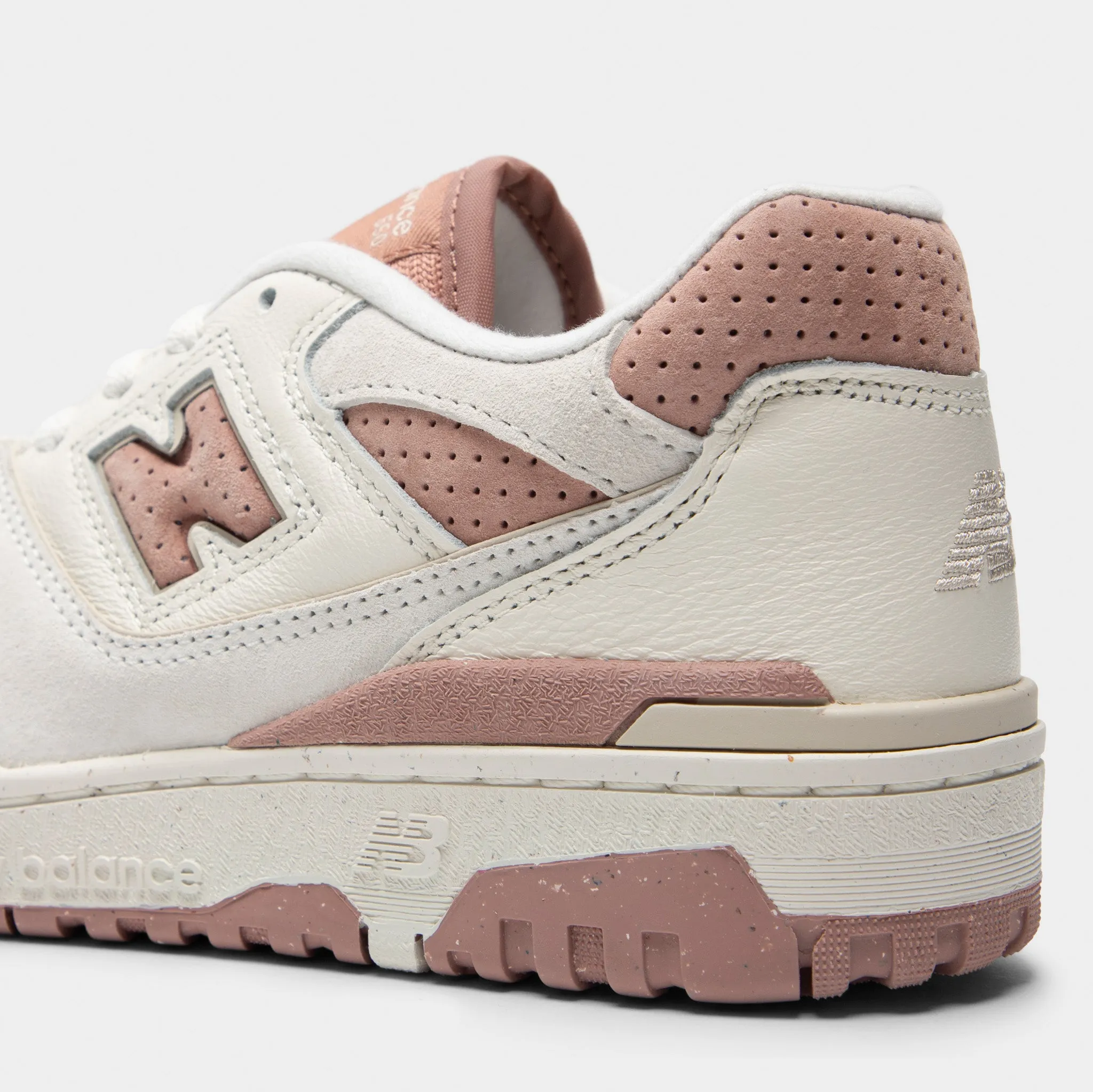 Sleek Style Padded Comfort New Balance Women's 550 Sea Salt / Landslide