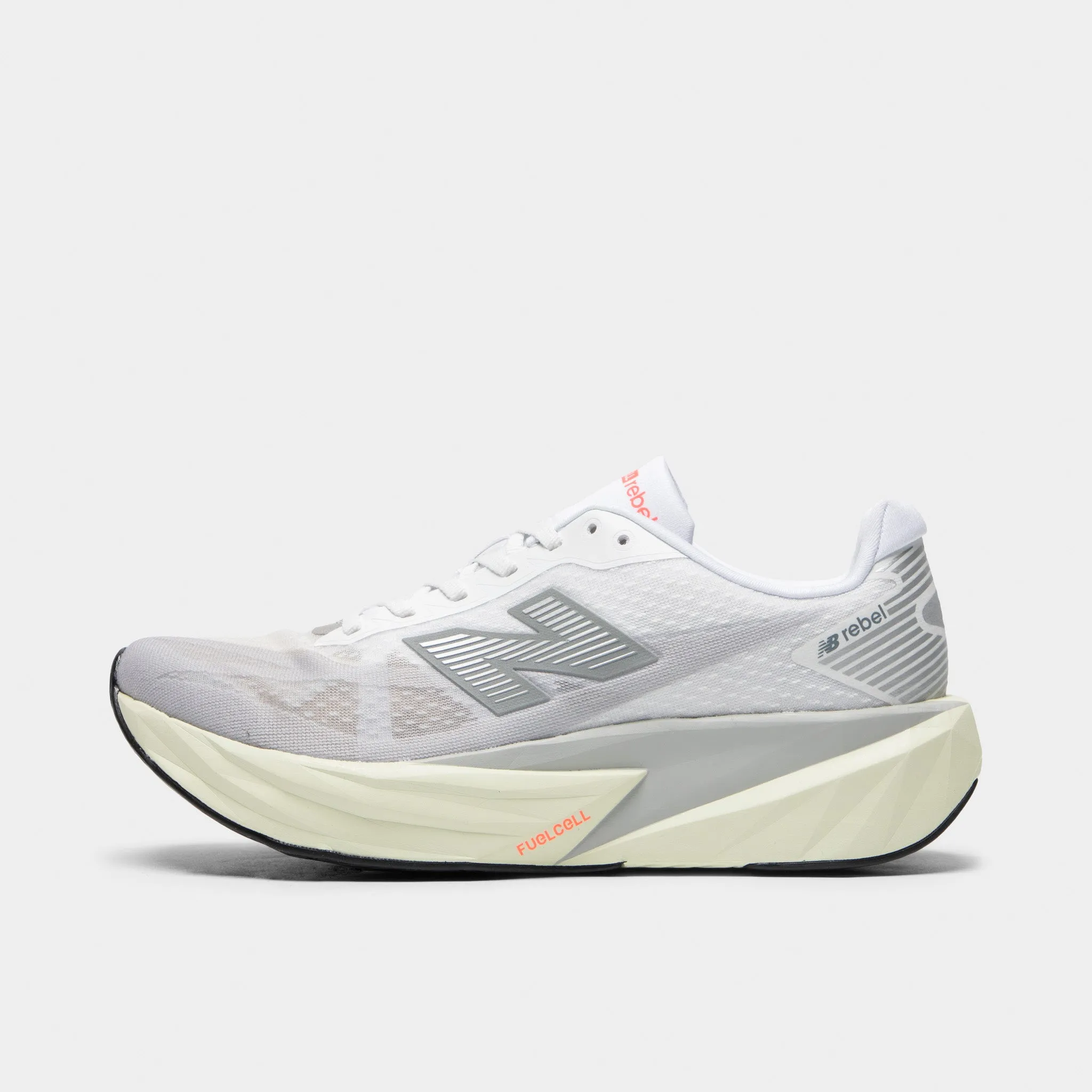 Outdoor Vibe Lightweight Sole New Balance FuelCell Rebel v5 White / Grey