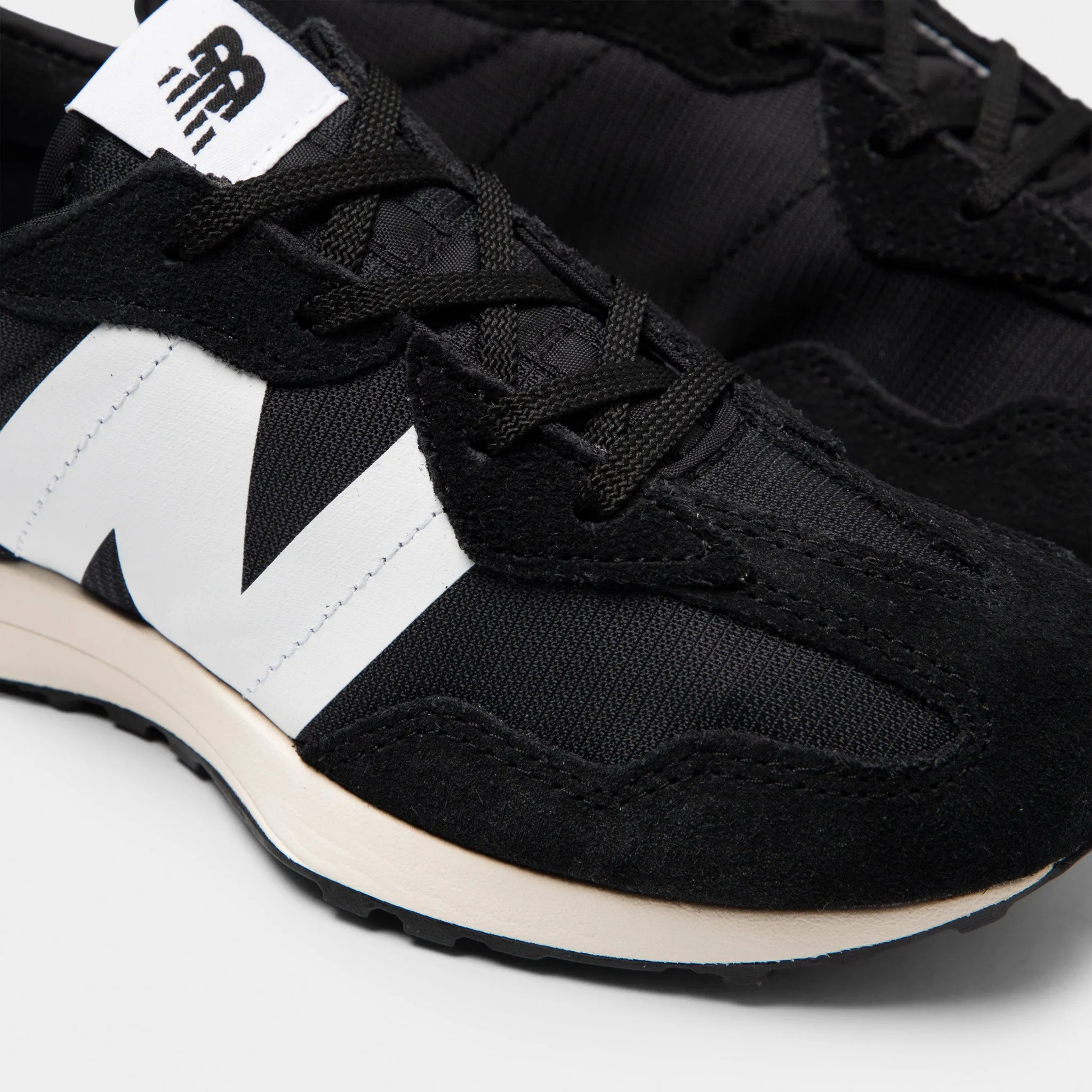 New Balance Juniors' 327 Black / White Flat Comfort