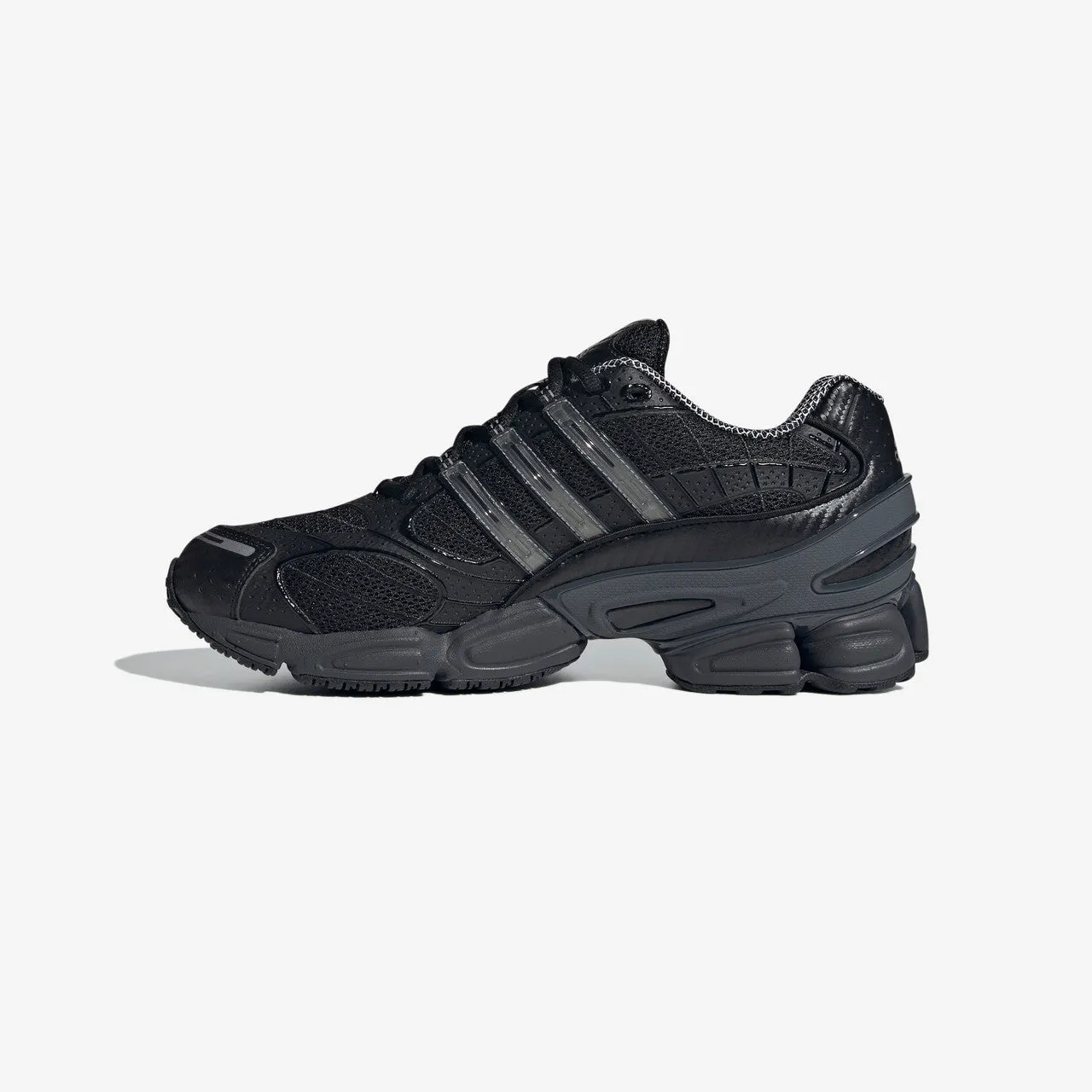 Ozweego Pro Subtle Texture retro look