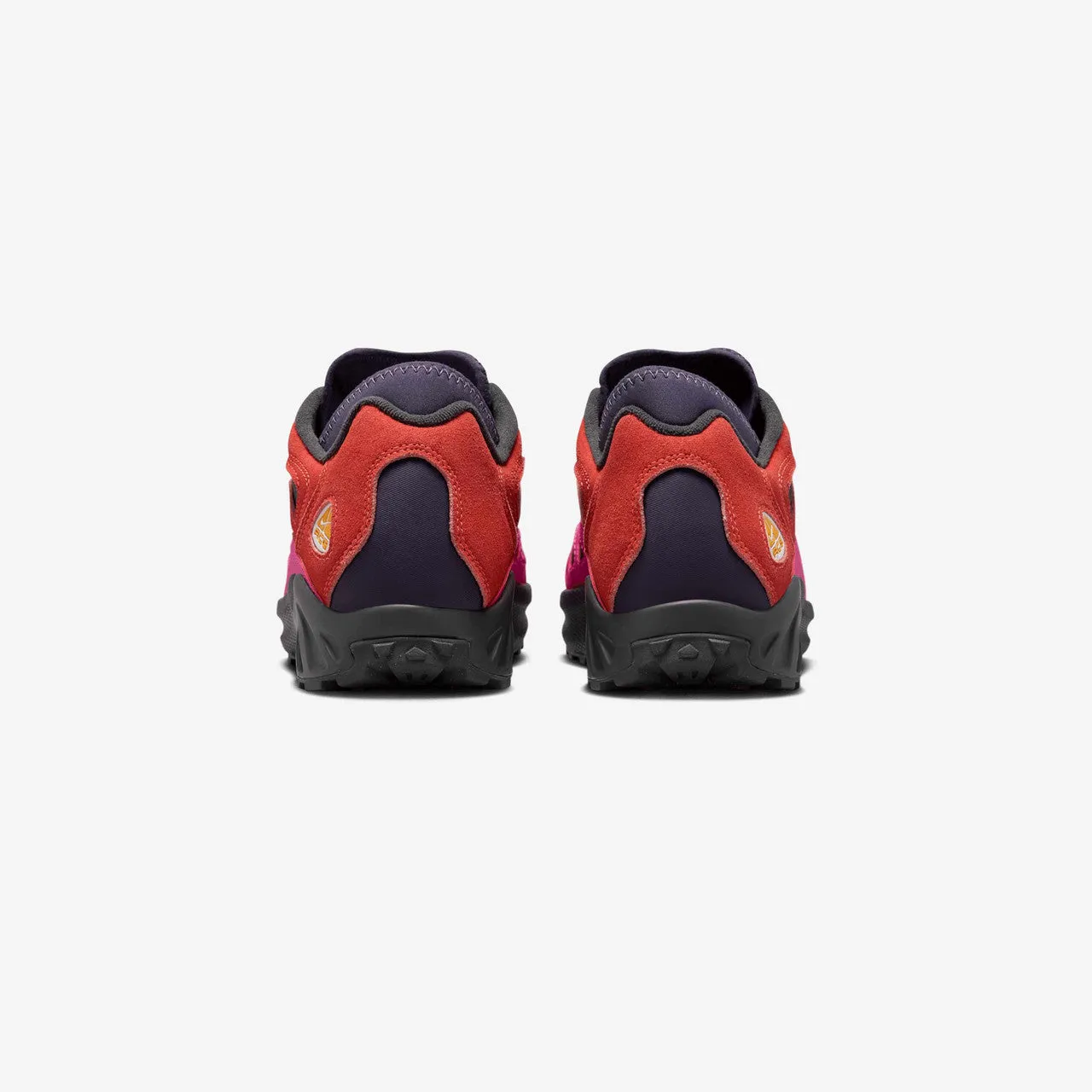 Sporty Appearance Sculpted stability ACG Air Exploraid